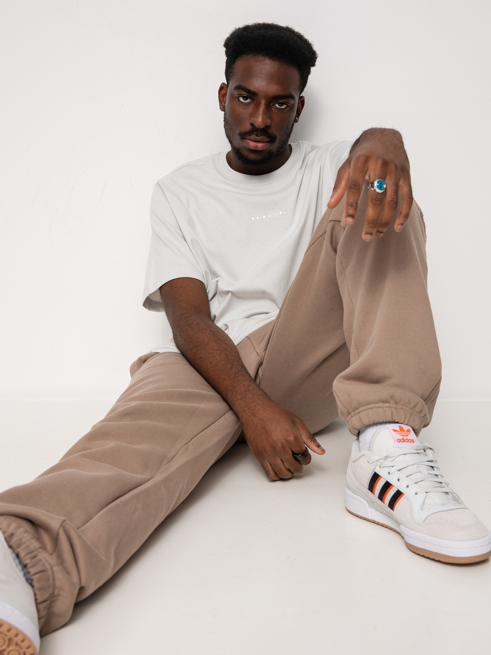 adidas Originals Ess T-Shirt (orbgry)