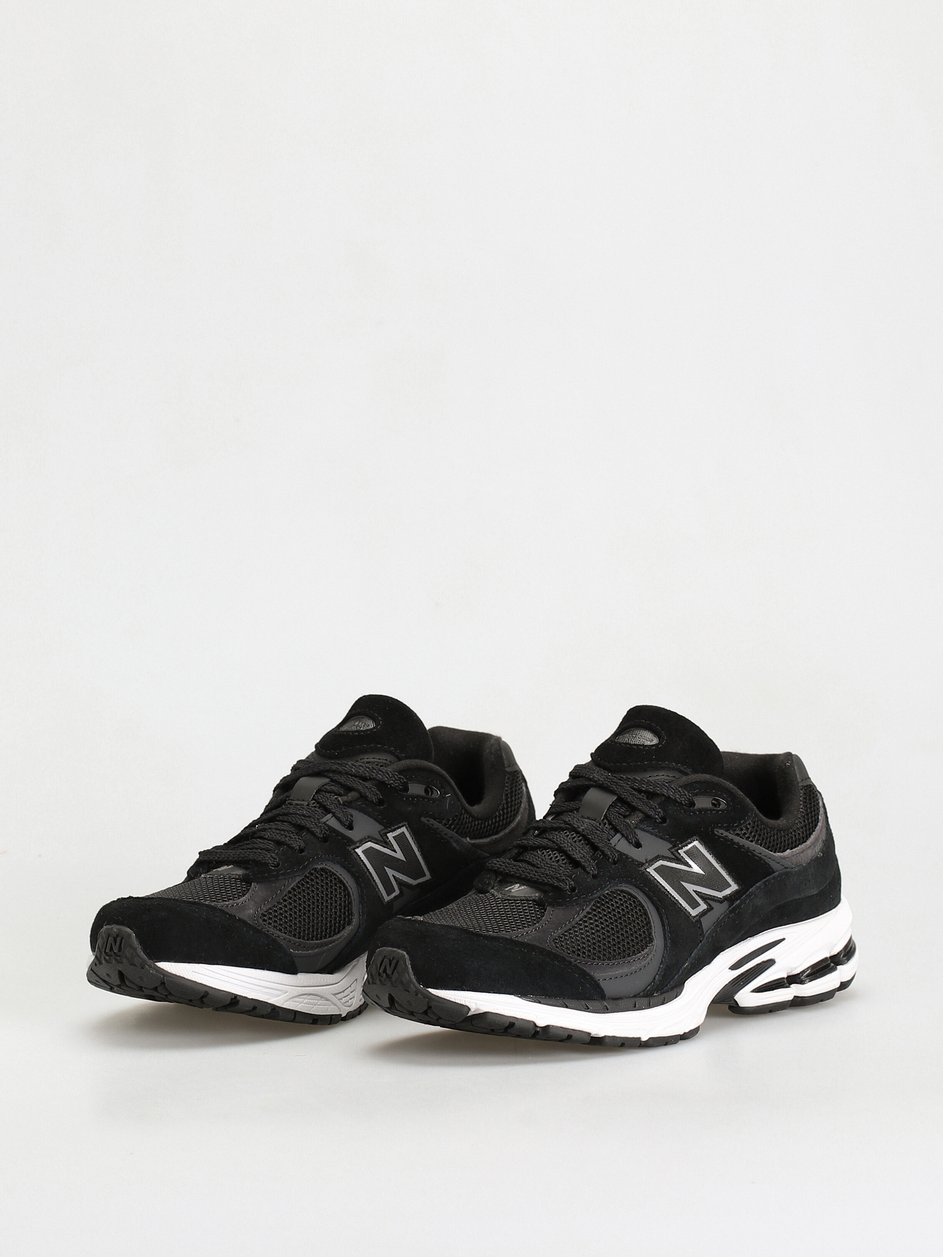 New Balance 2002 Shoes (black)