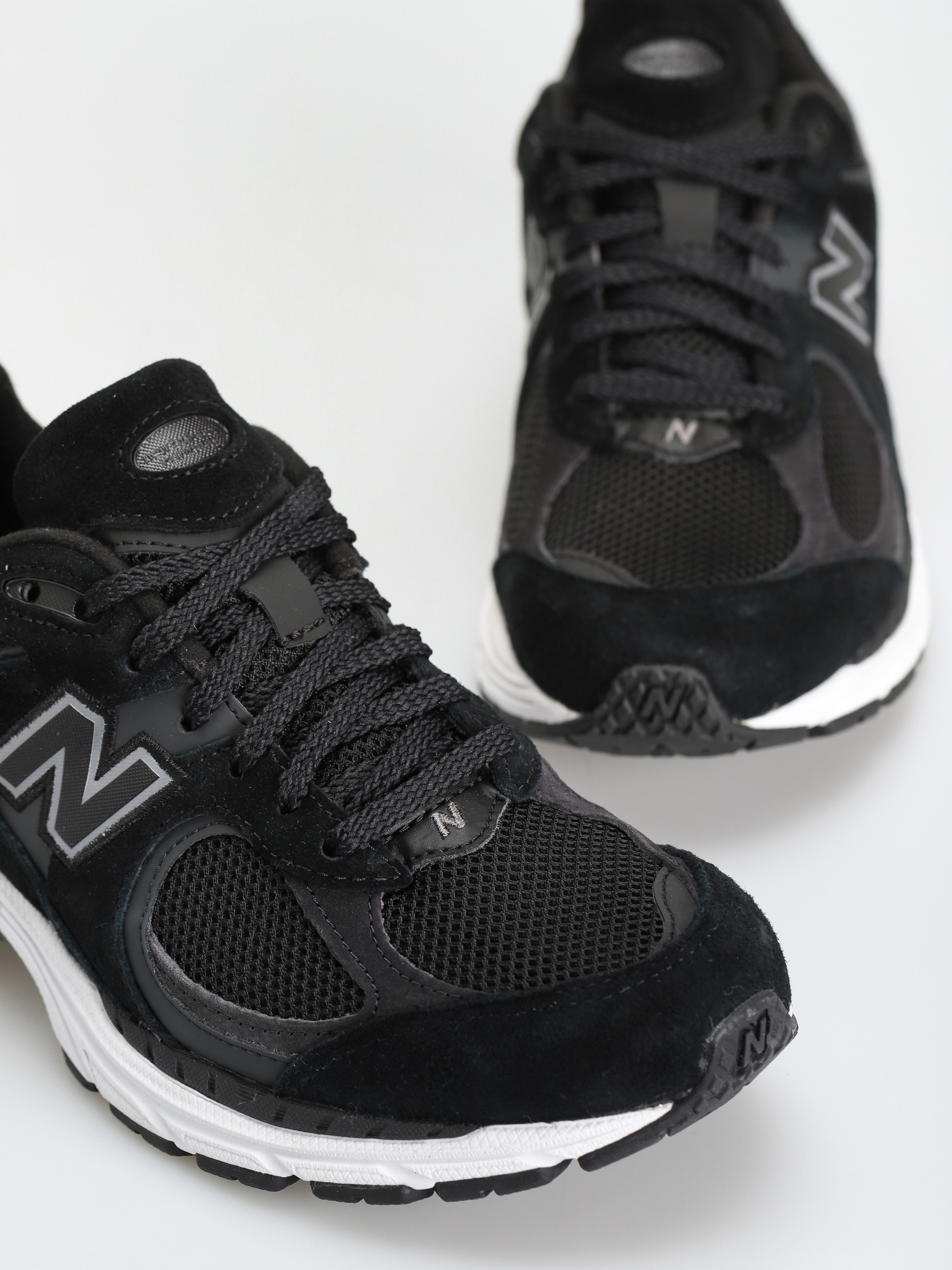 New Balance 2002 Shoes (black)
