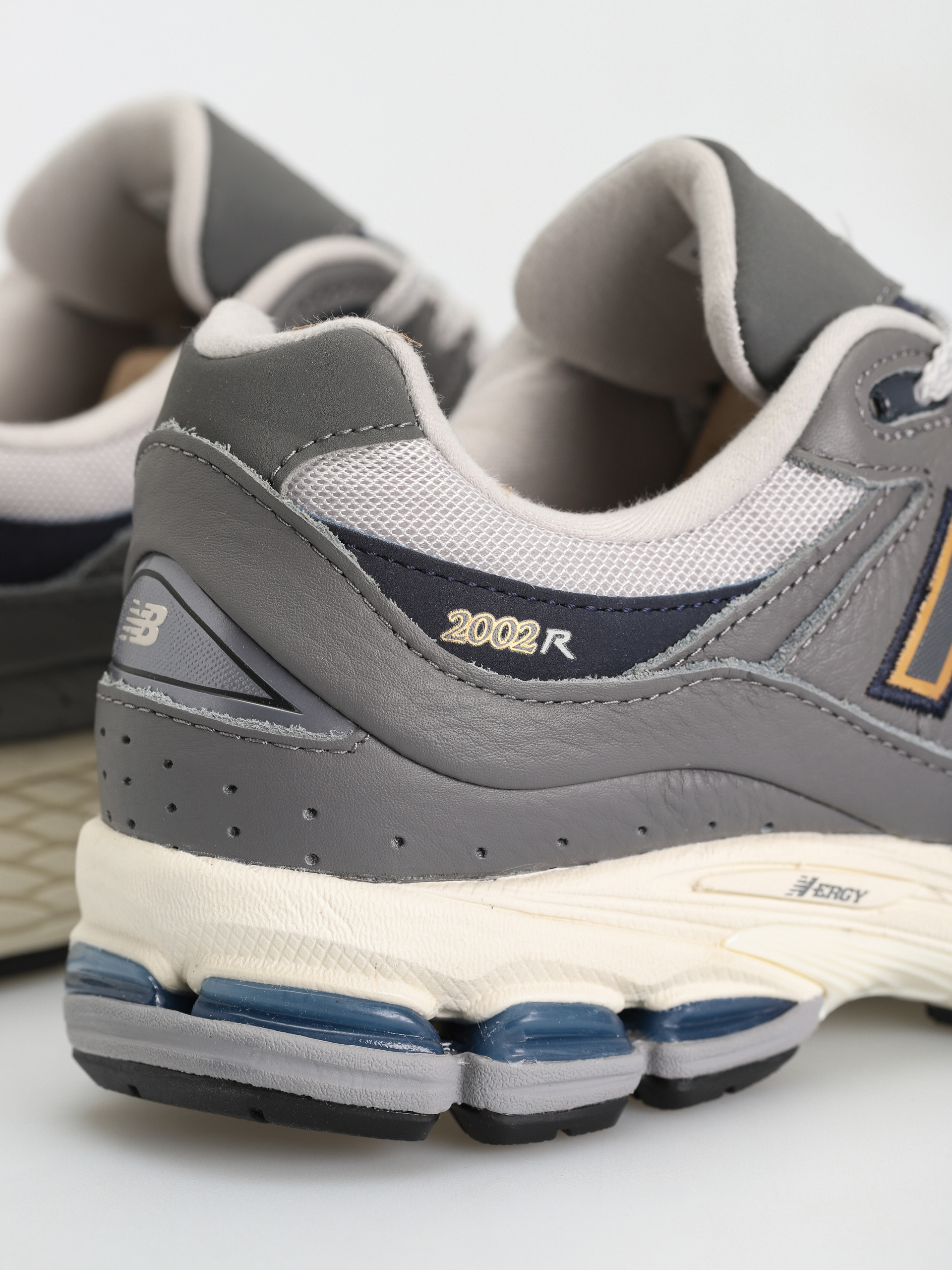 New Balance 2002 Shoes (castle rock)