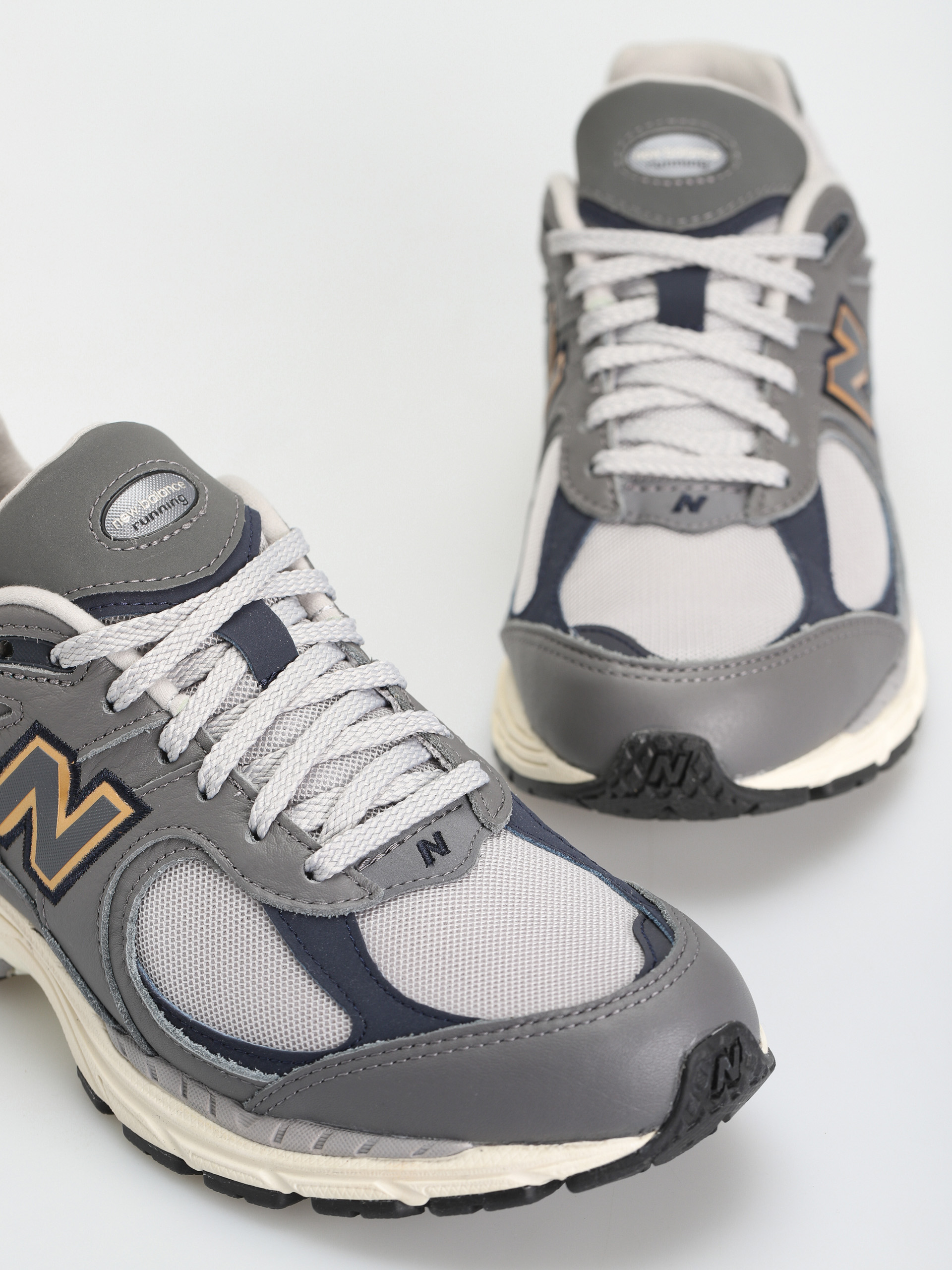 New Balance 2002 Shoes (castle rock)