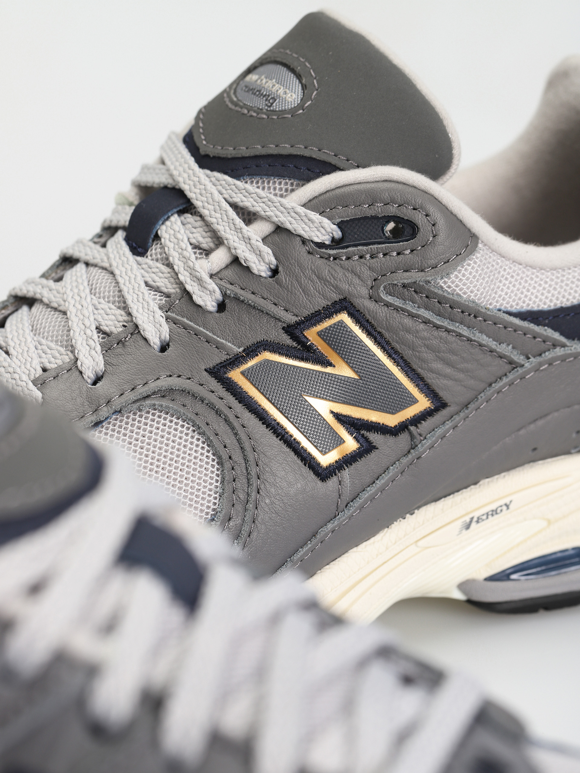 New Balance 2002 Shoes (castle rock)