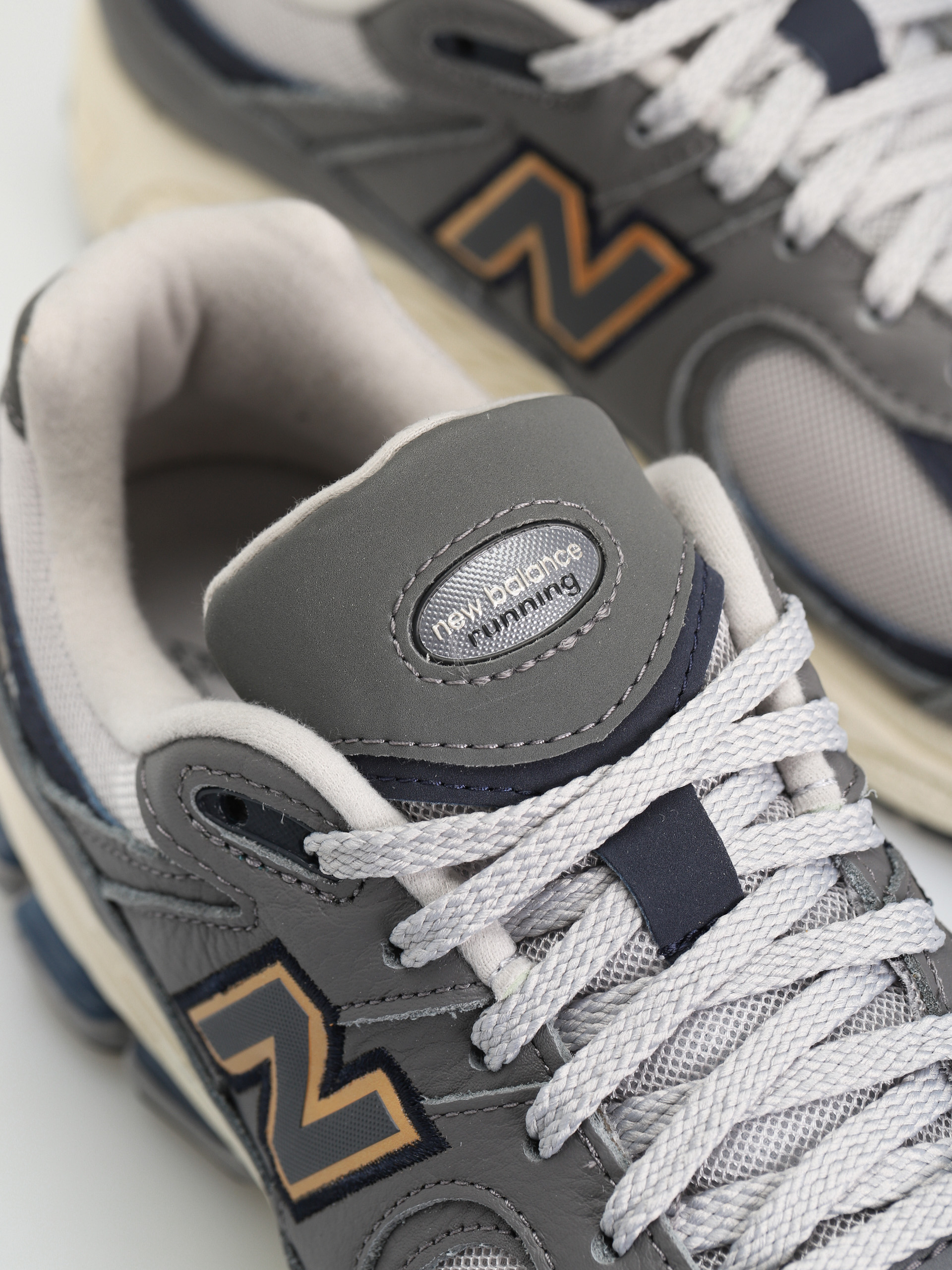 New Balance 2002 Shoes (castle rock)