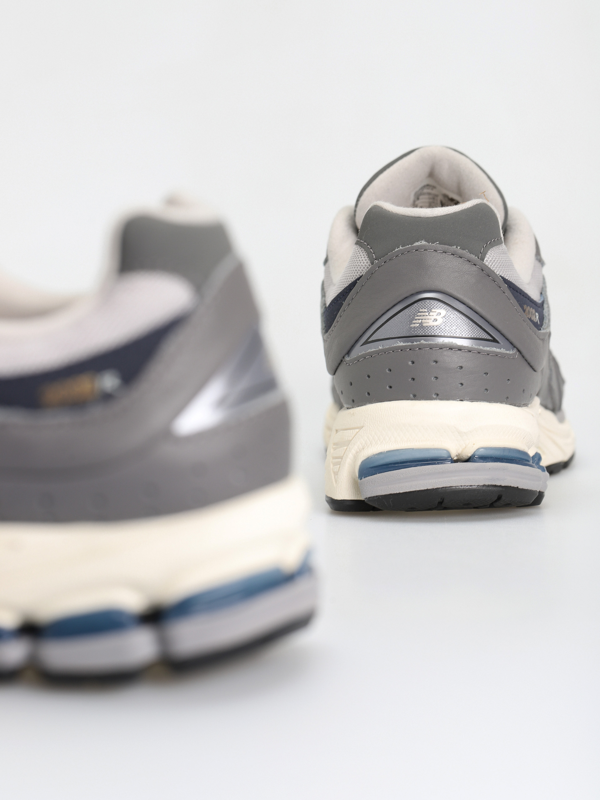 New Balance 2002 Shoes (castle rock)