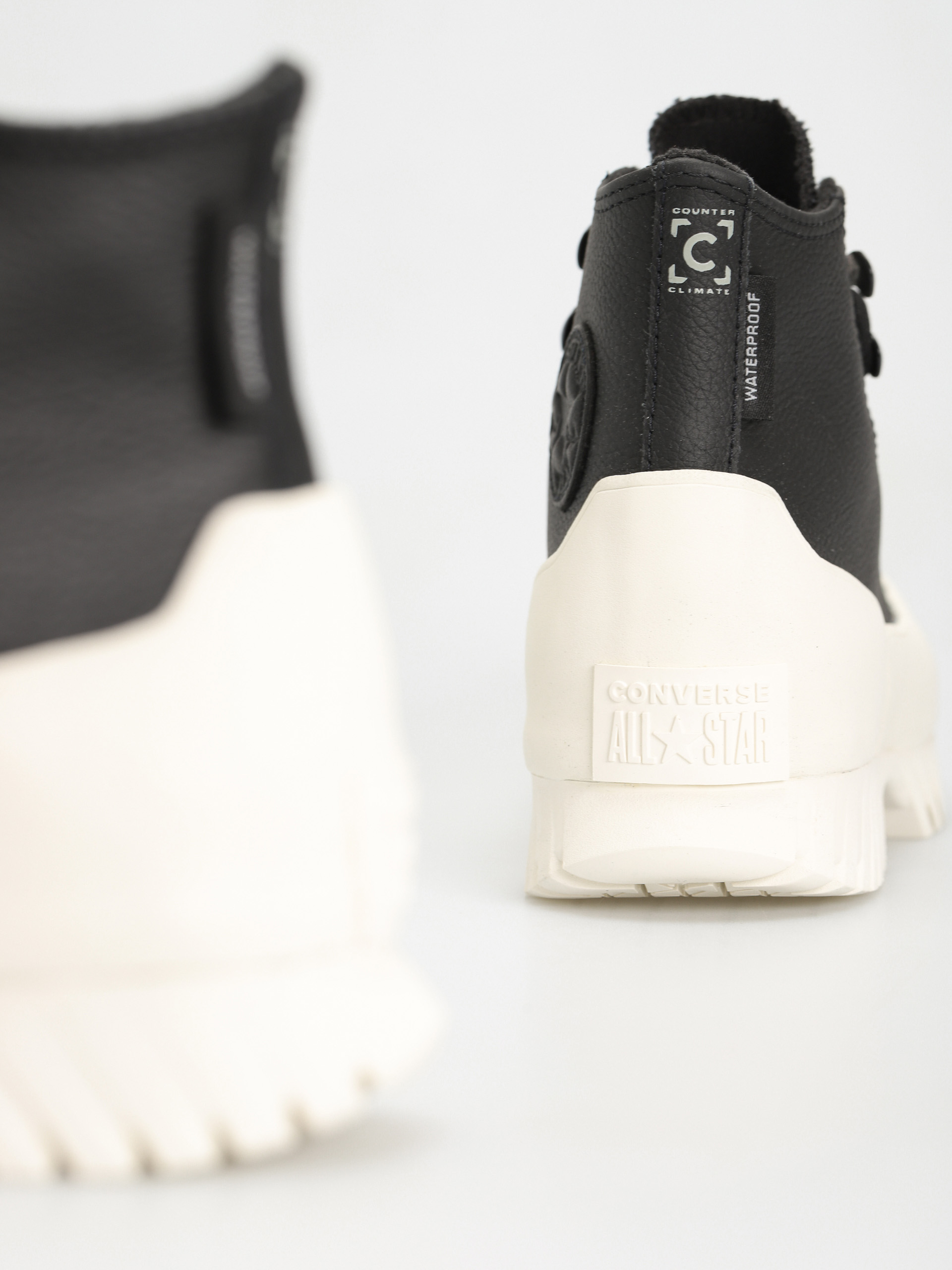 Converse Chuck Taylor All Star Lugged Winter 2.0 Hi Shoes (black)