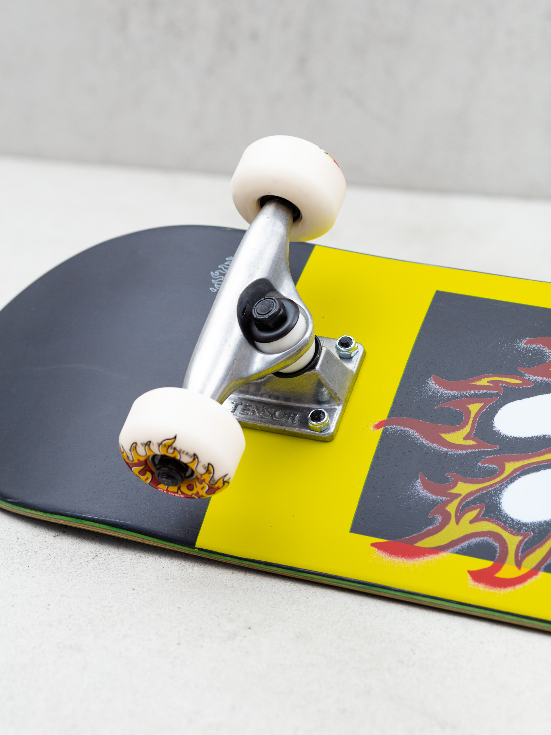 Globe Kids Alight Mini Skateboard (black maple/red)