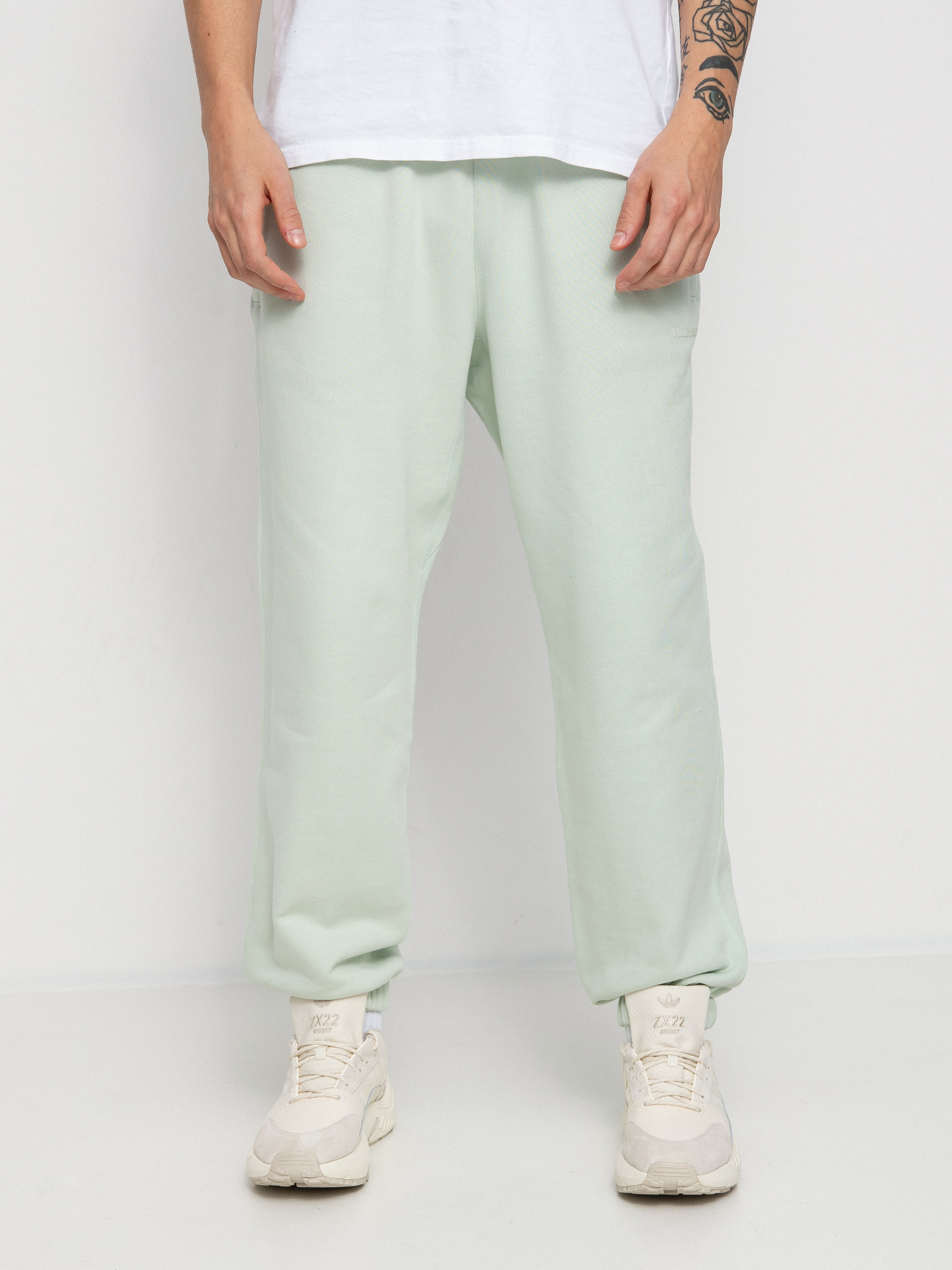 adidas Originals Pharrell Williams Basics Hose Grun lingrn