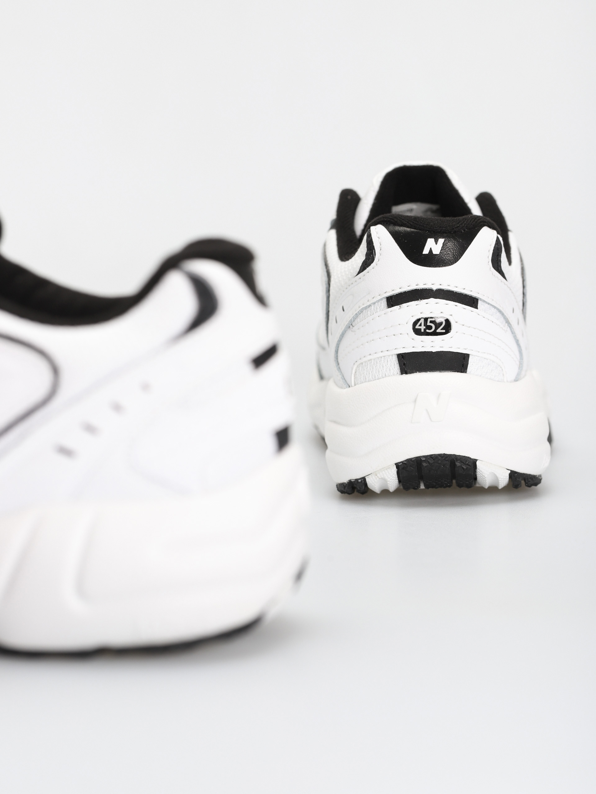 New Balance 452 Shoes Wmn (white/black)