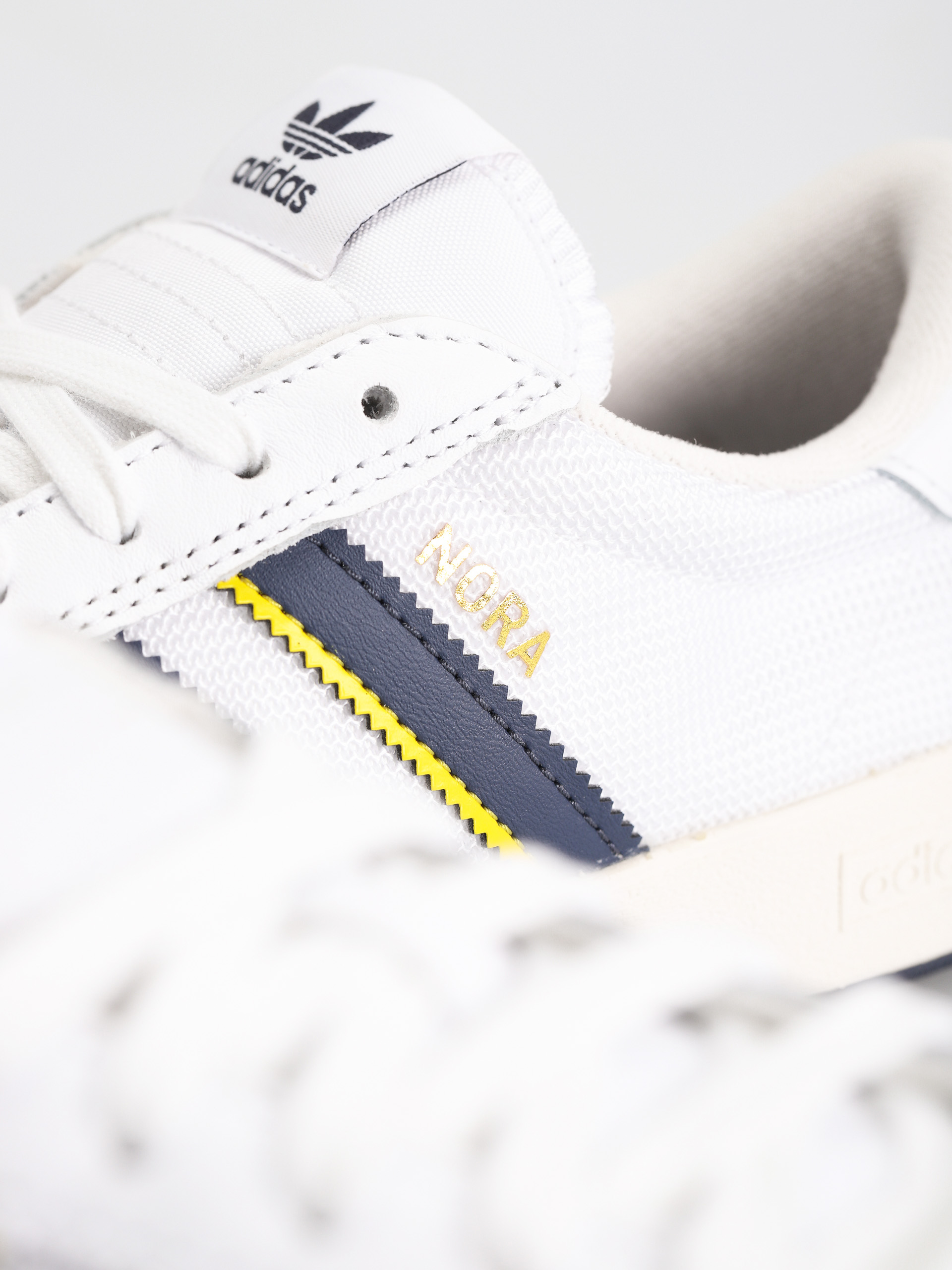 adidas Nora Schuhe (ftwwht/shanav/goldmt)