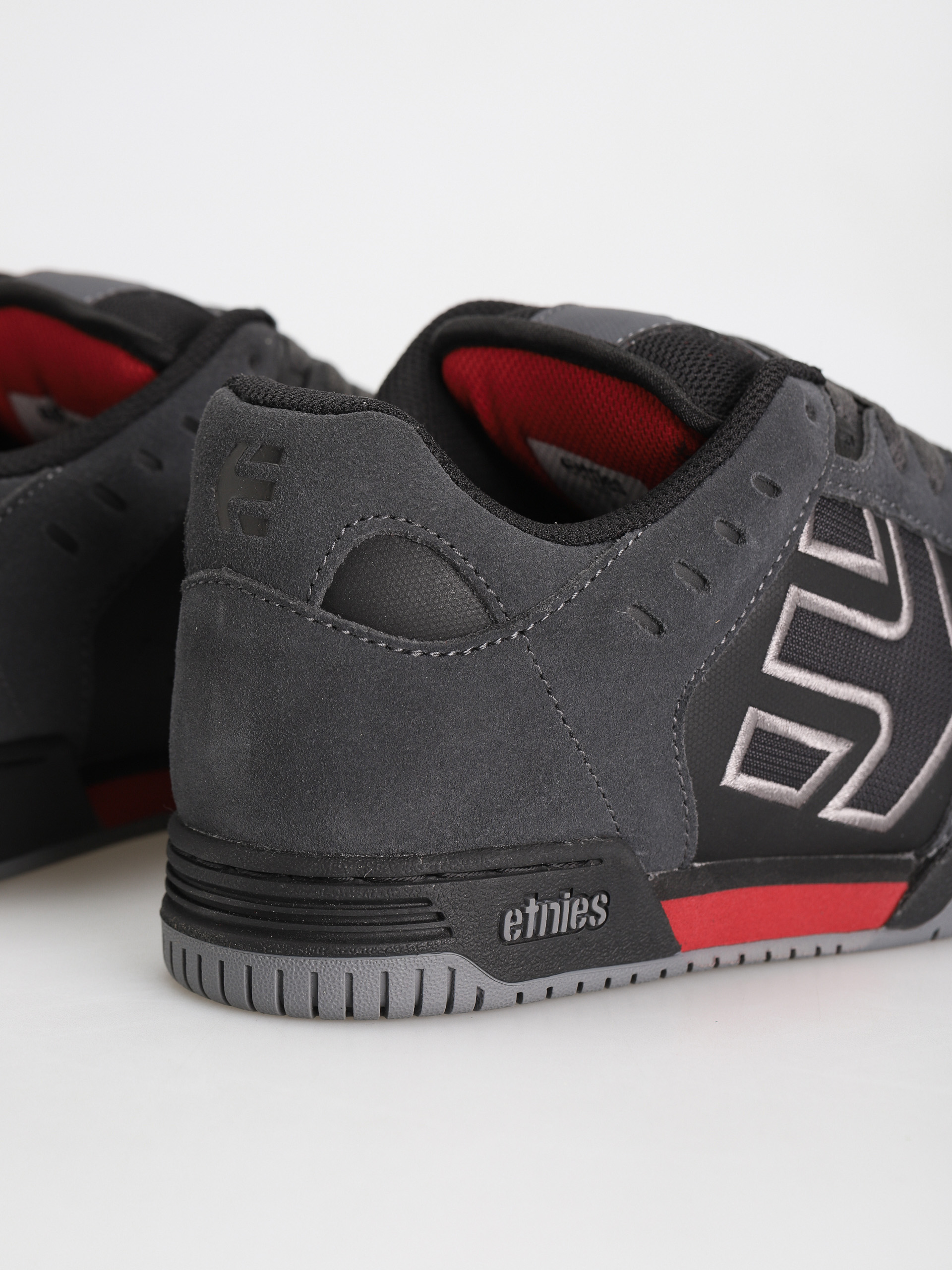Etnies Faze Shoes (dark grey/black/ red)