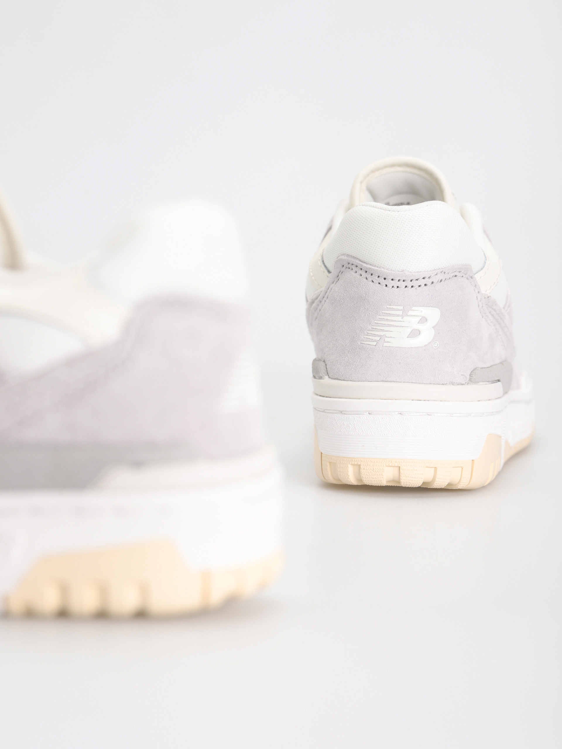 New Balance 550 Shoes (grey suede)