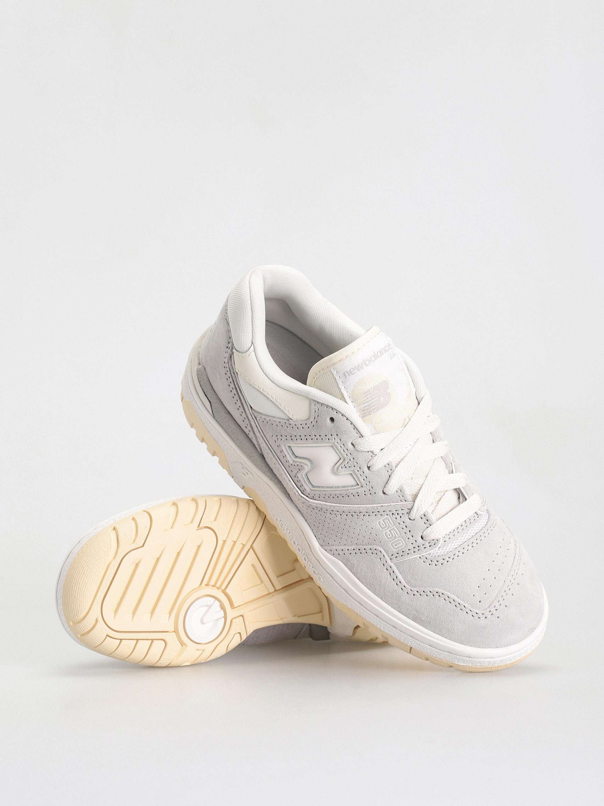 New Balance 550 Shoes (grey suede)