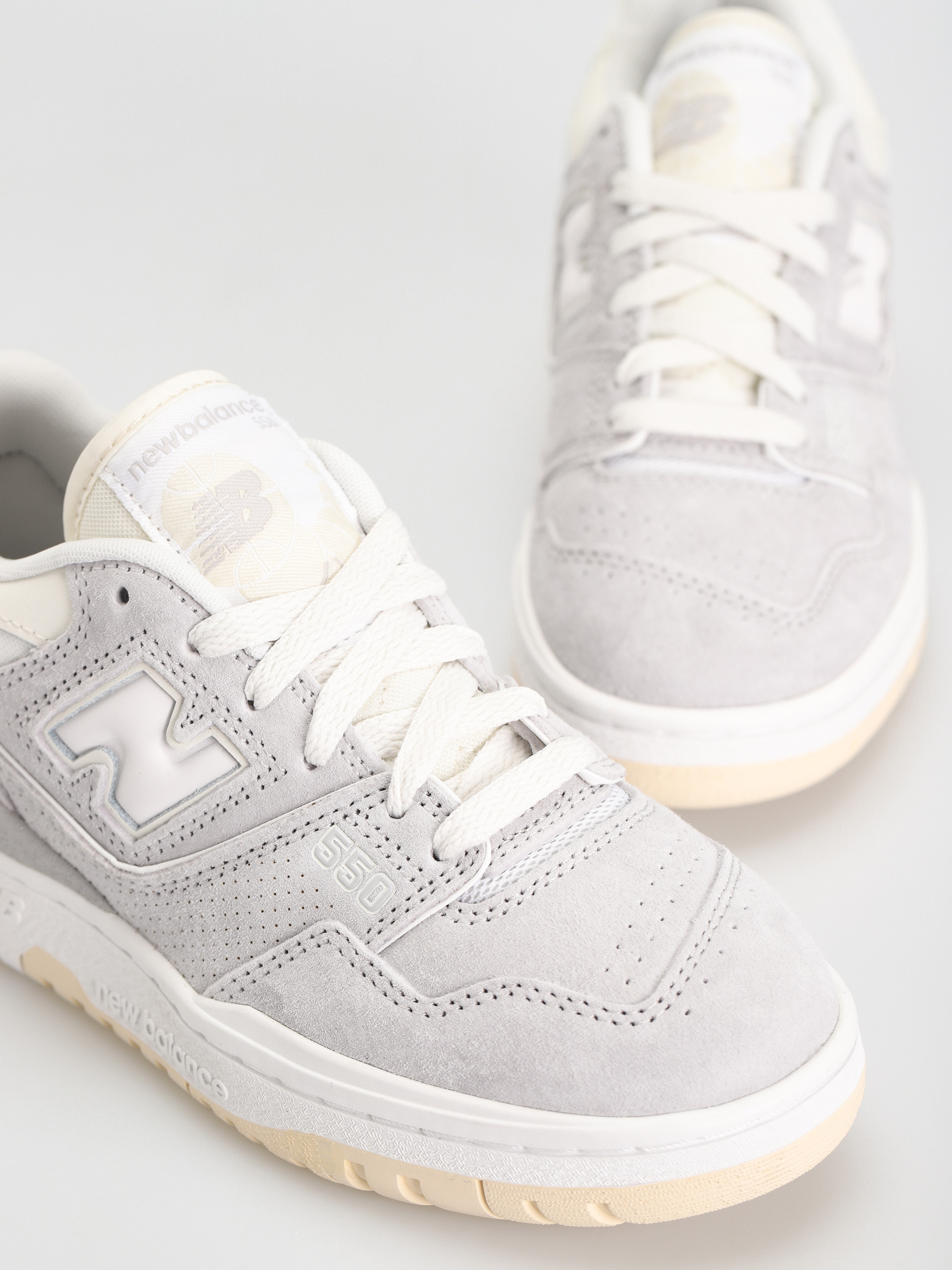 New Balance 550 Shoes (grey suede)