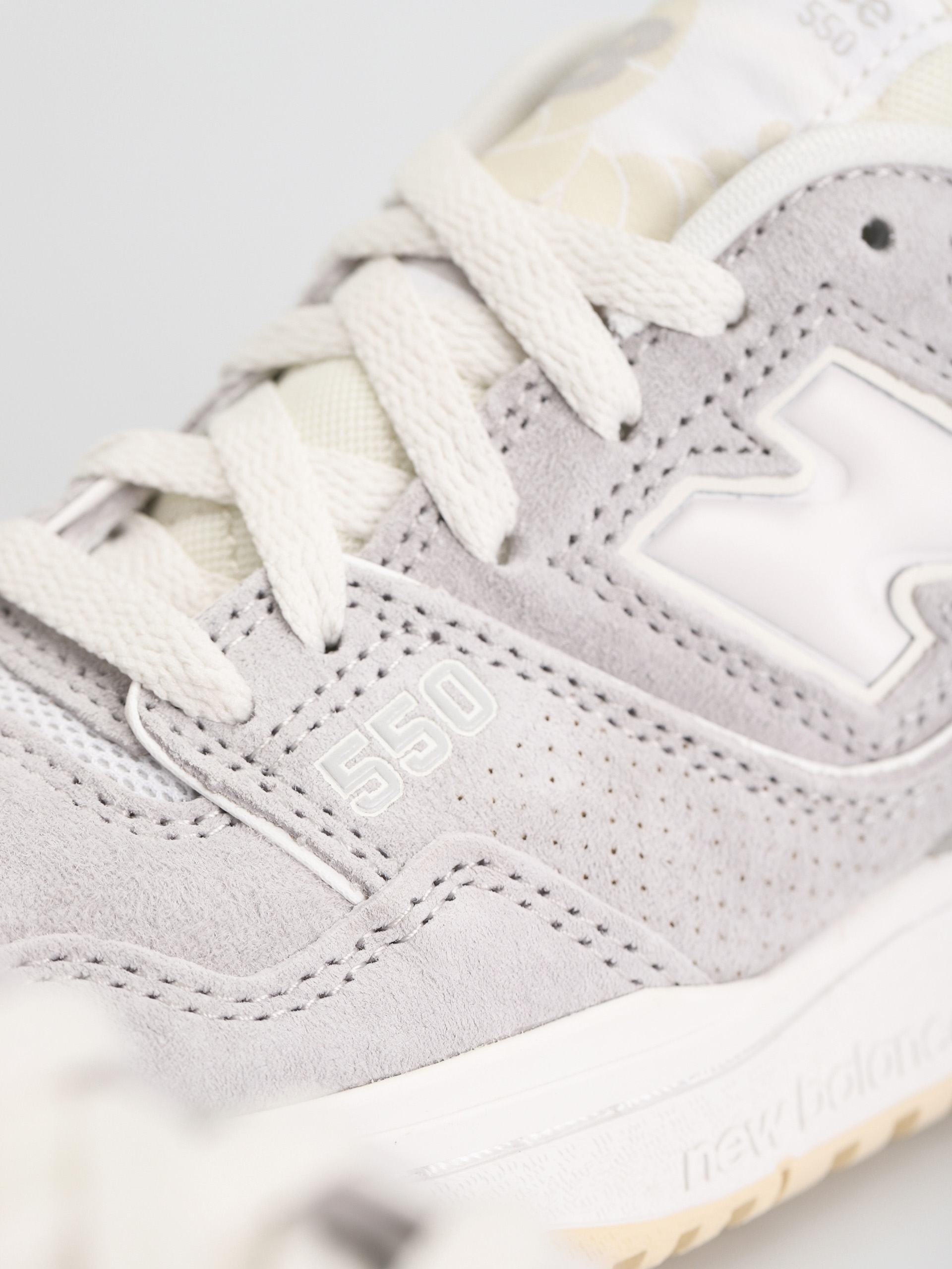 New Balance 550 Shoes (grey suede)