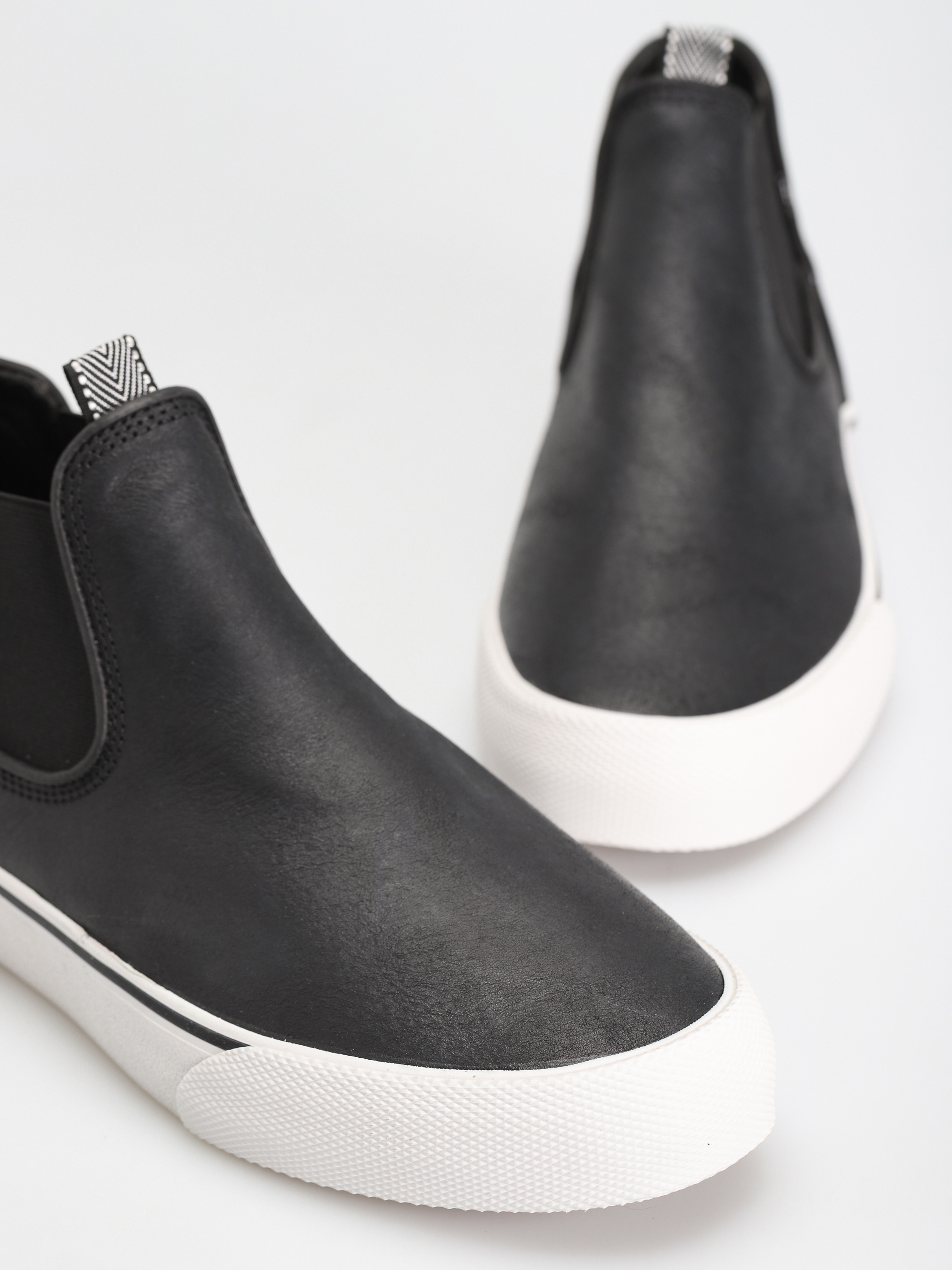 Globe Dover Shoes (black distress/gillette)