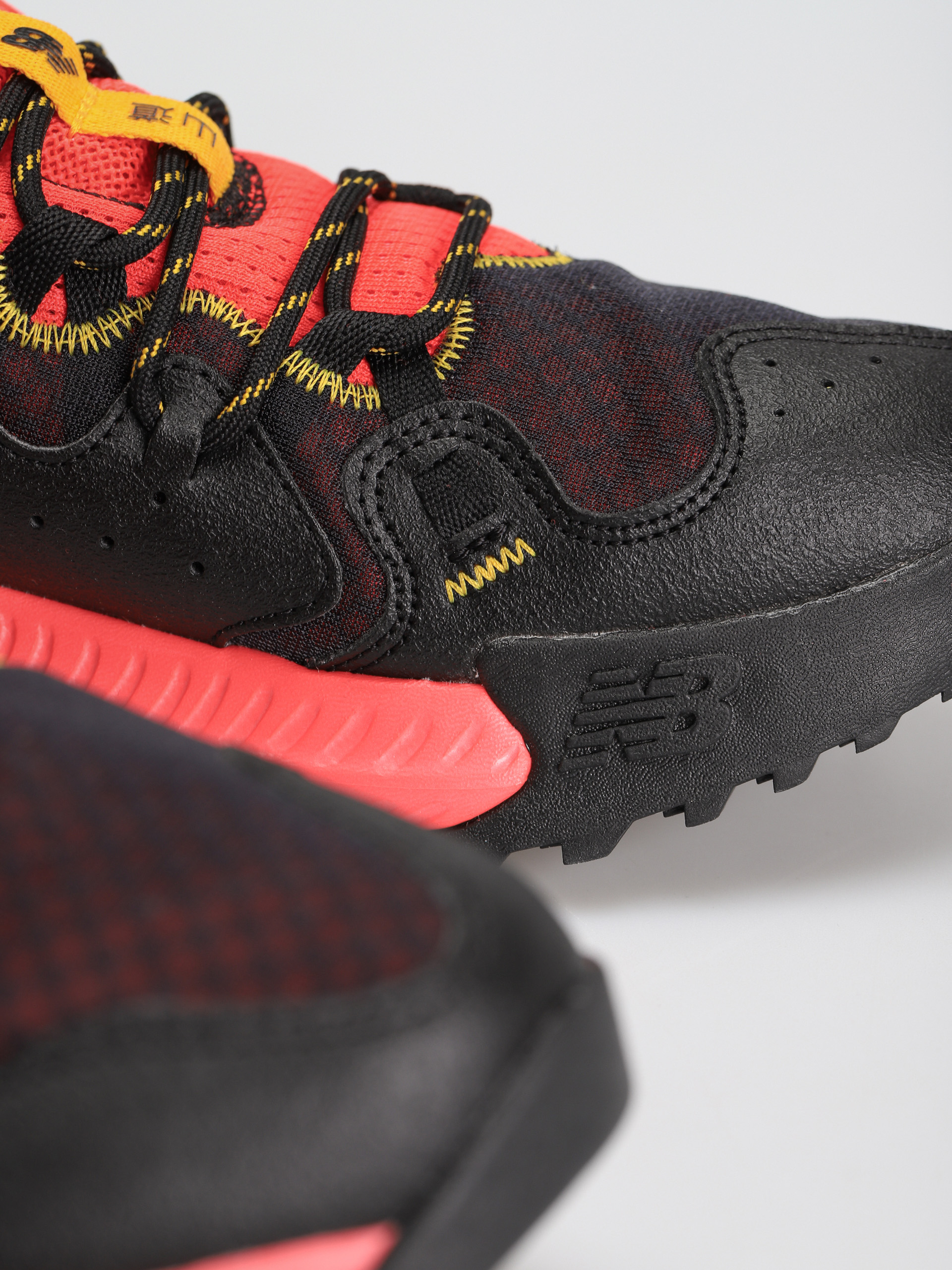 New Balance Shando Shoes (black/red)