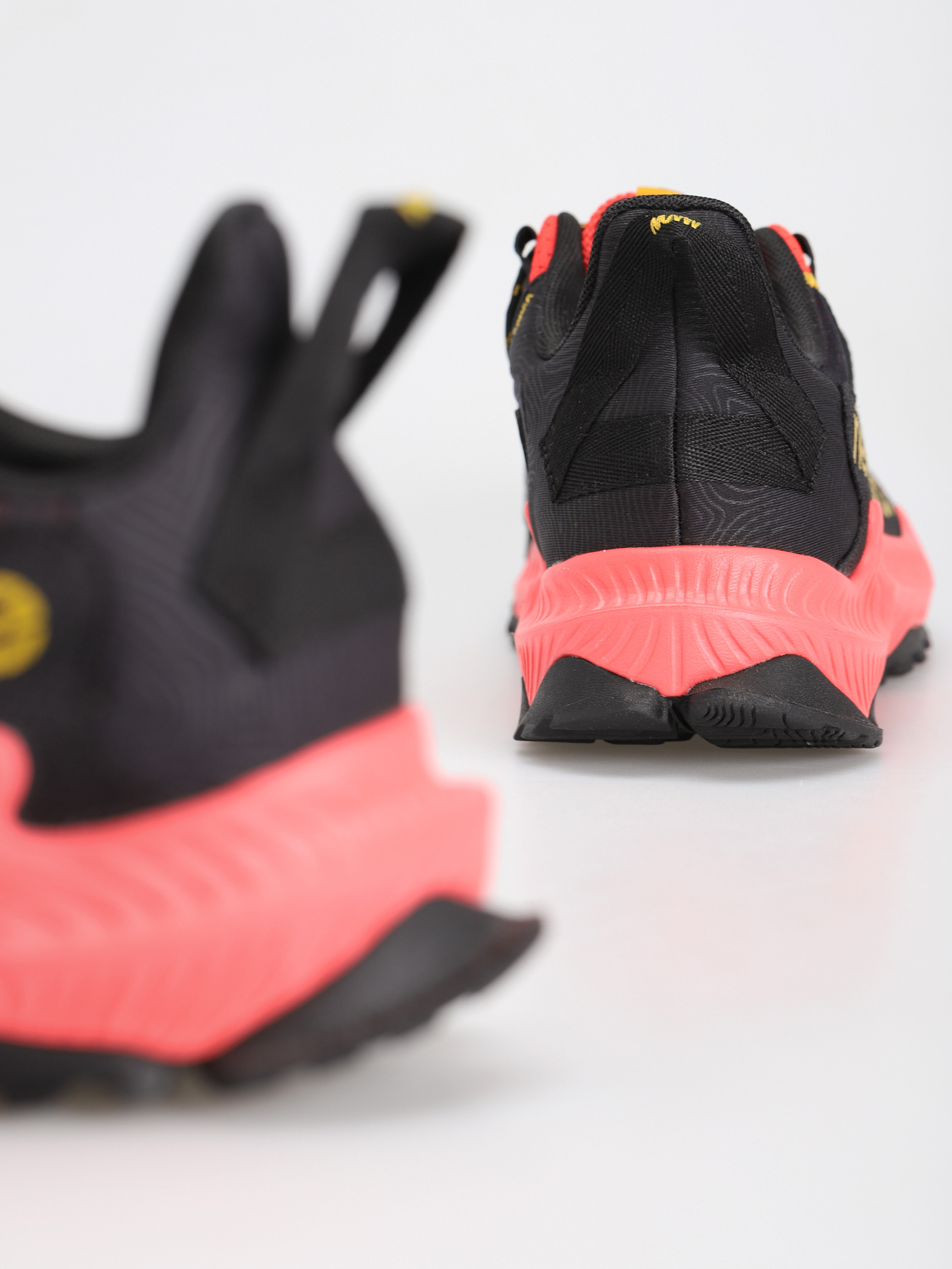 New Balance Shando Shoes (black/red)