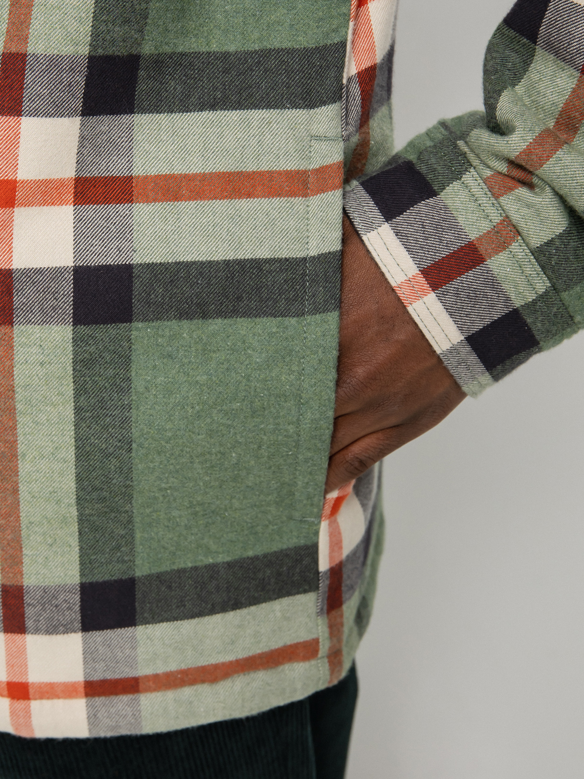 Patagonia Insulated Organic Cotton Fjord Flannel Jacket (forestry/hemlock green)