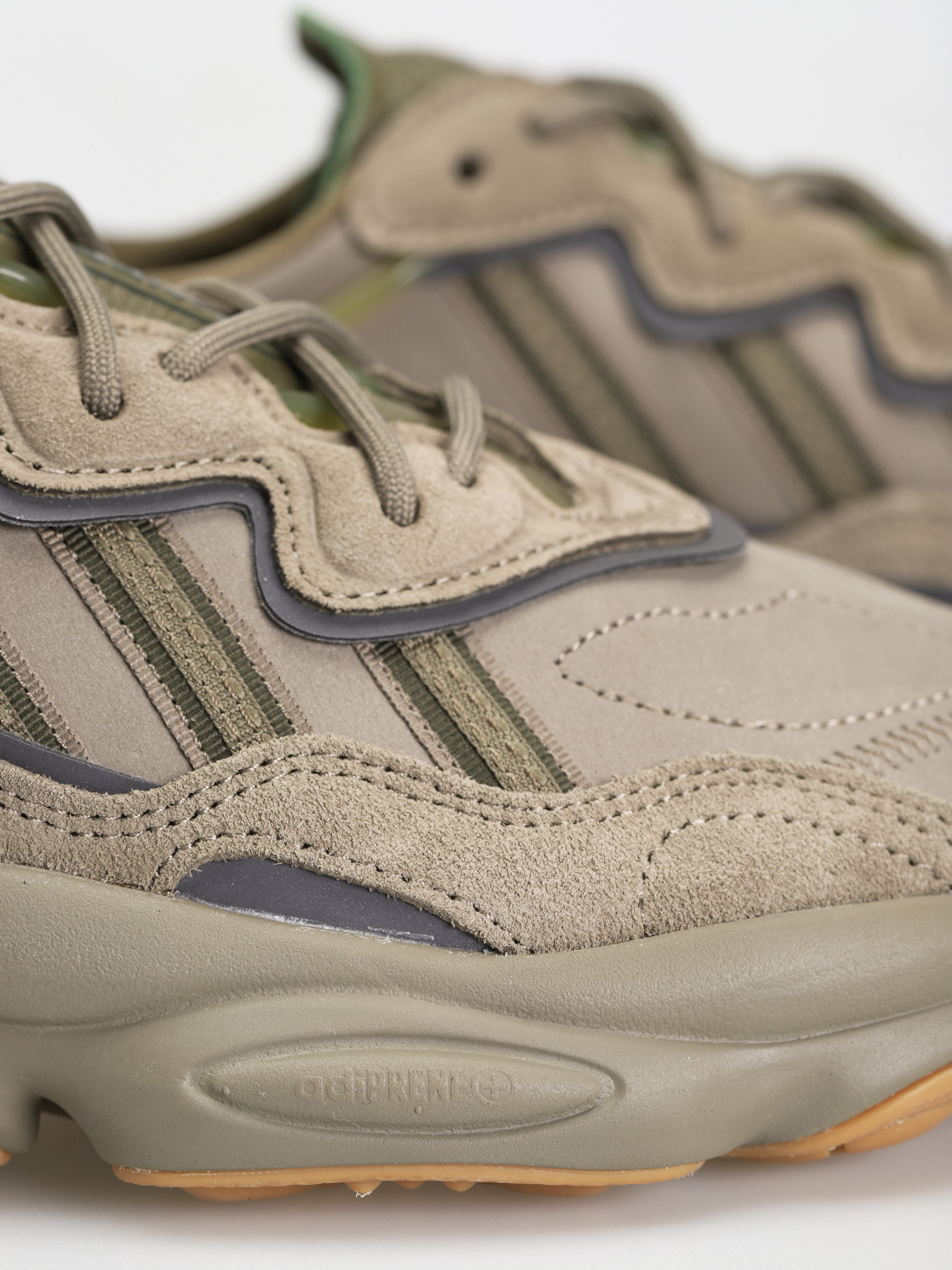 adidas Originals Ozweego Shoes (tracar/ngtcar/rawkha)