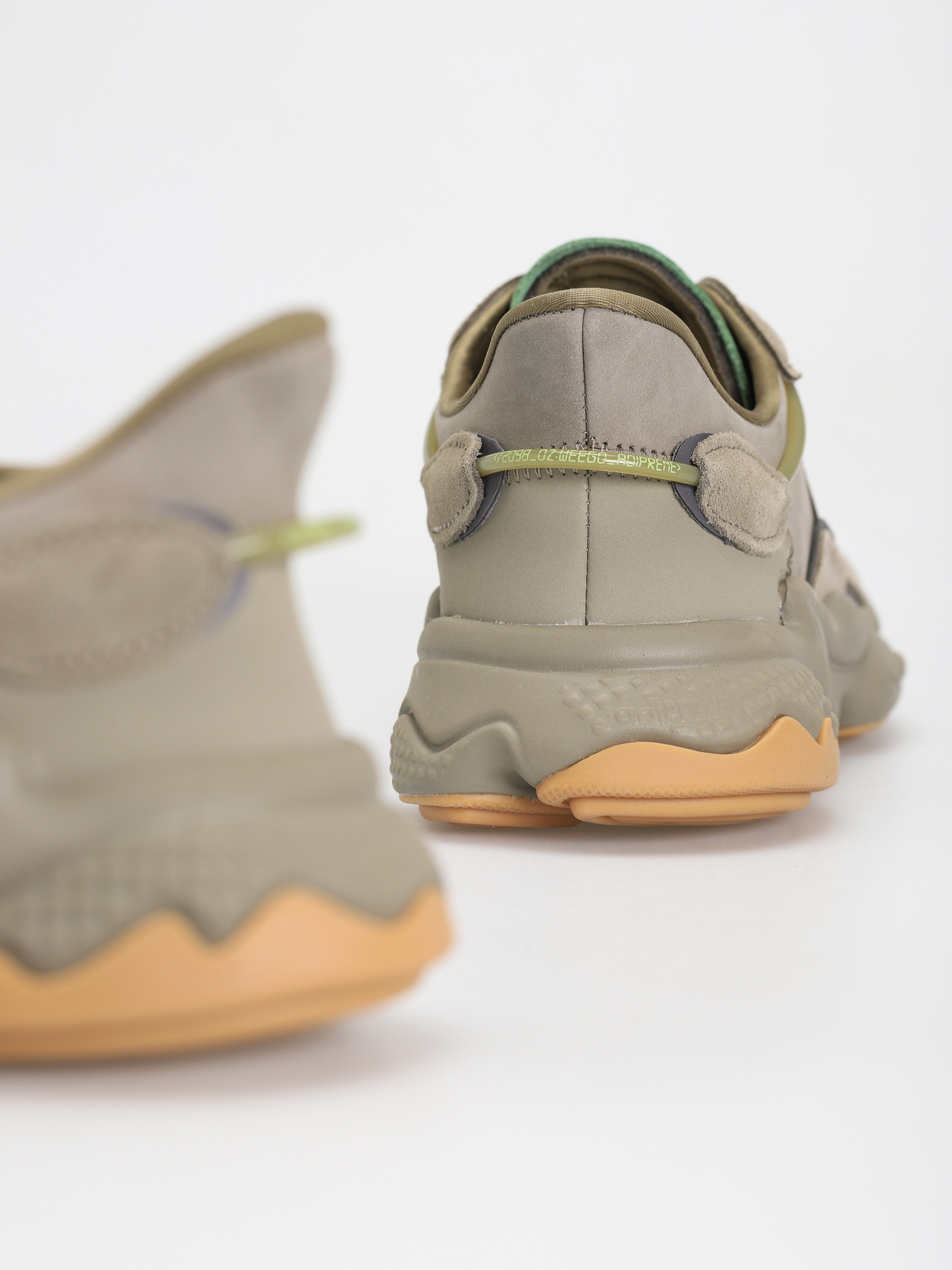 adidas Originals Ozweego Shoes (tracar/ngtcar/rawkha)