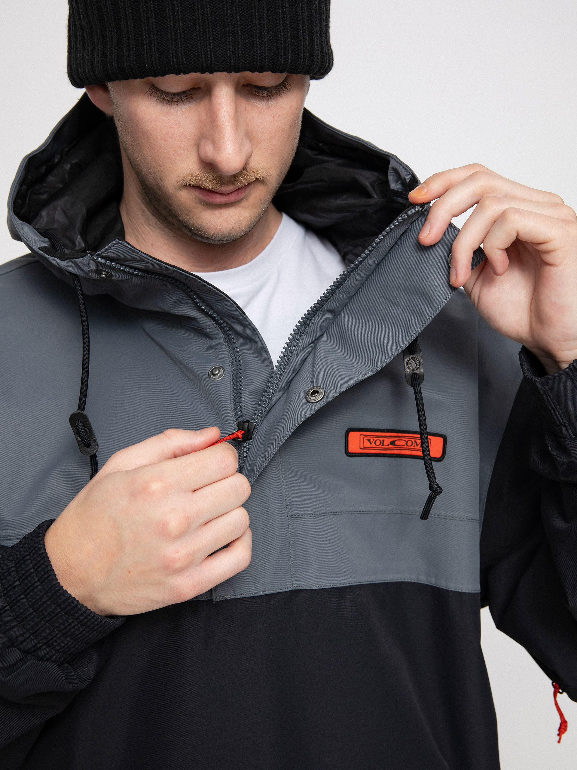 スノーボード MENS LONGO PULLOVER JACKET - BLACK Longo Pullover Jacket - Black | Volcom Europe