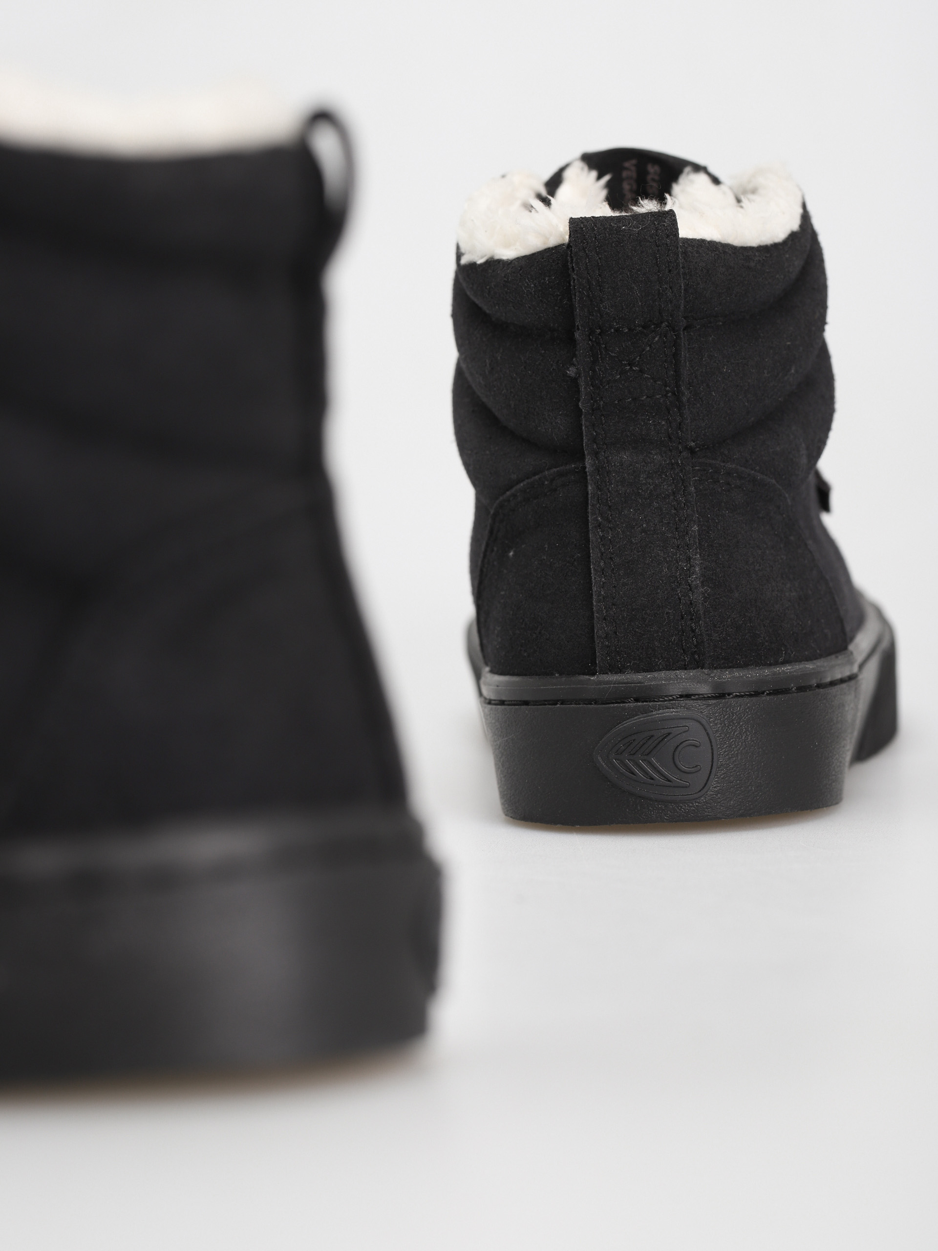 Cariuma Oca High Shoes (all black)