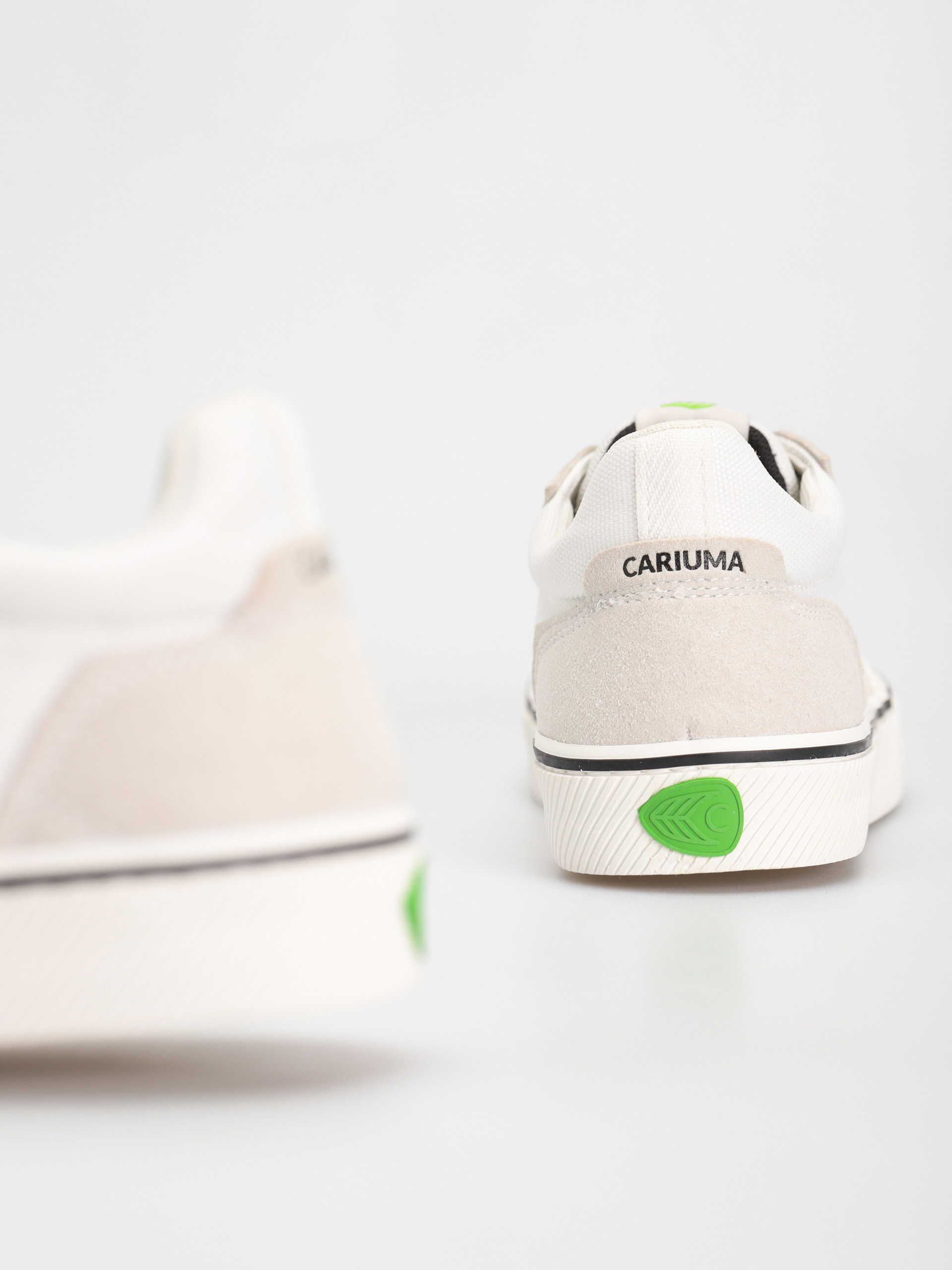 Cariuma Vallely Shoes (off white vintage/black)