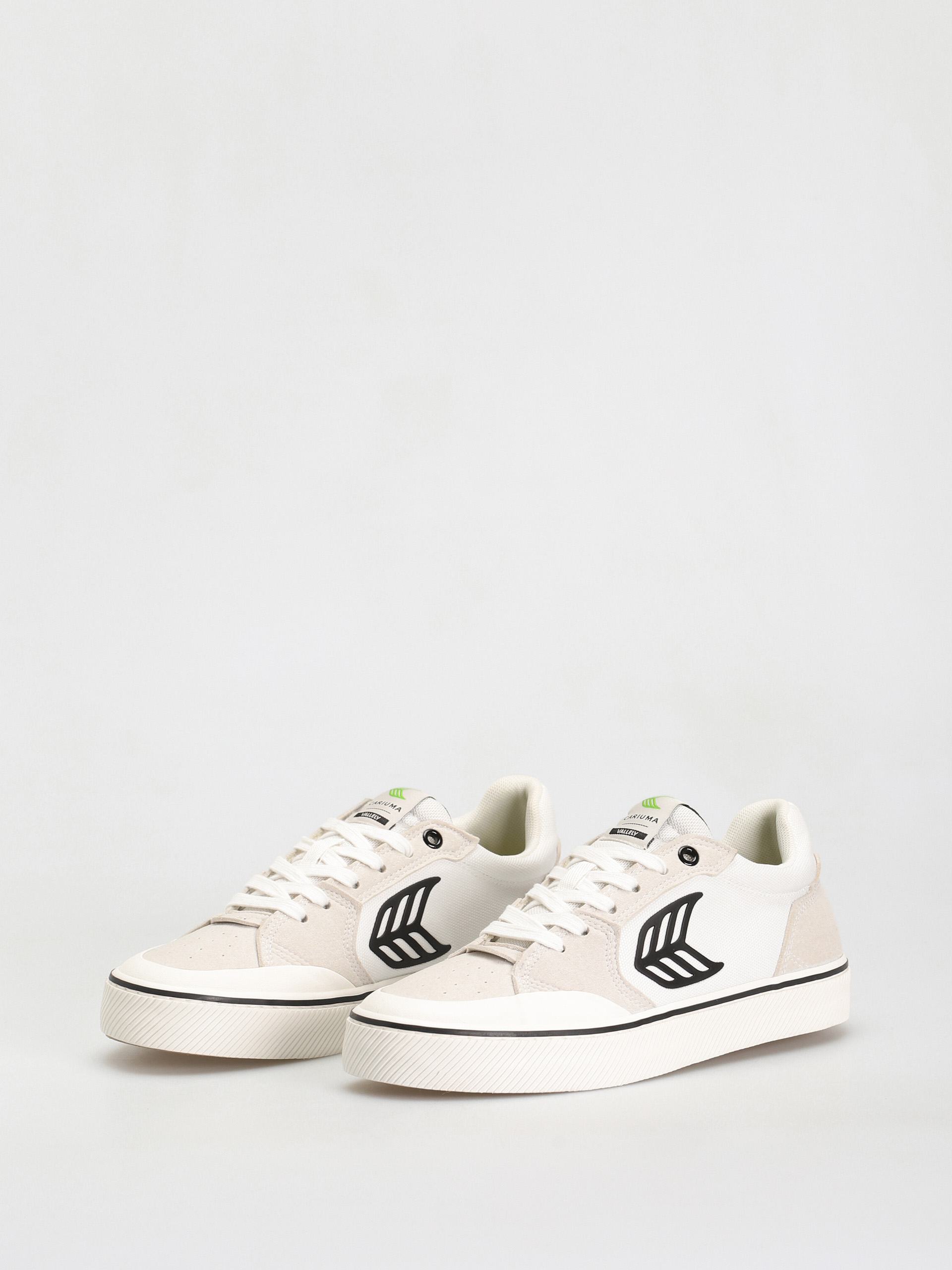 Cariuma Vallely Shoes (off white vintage/black)