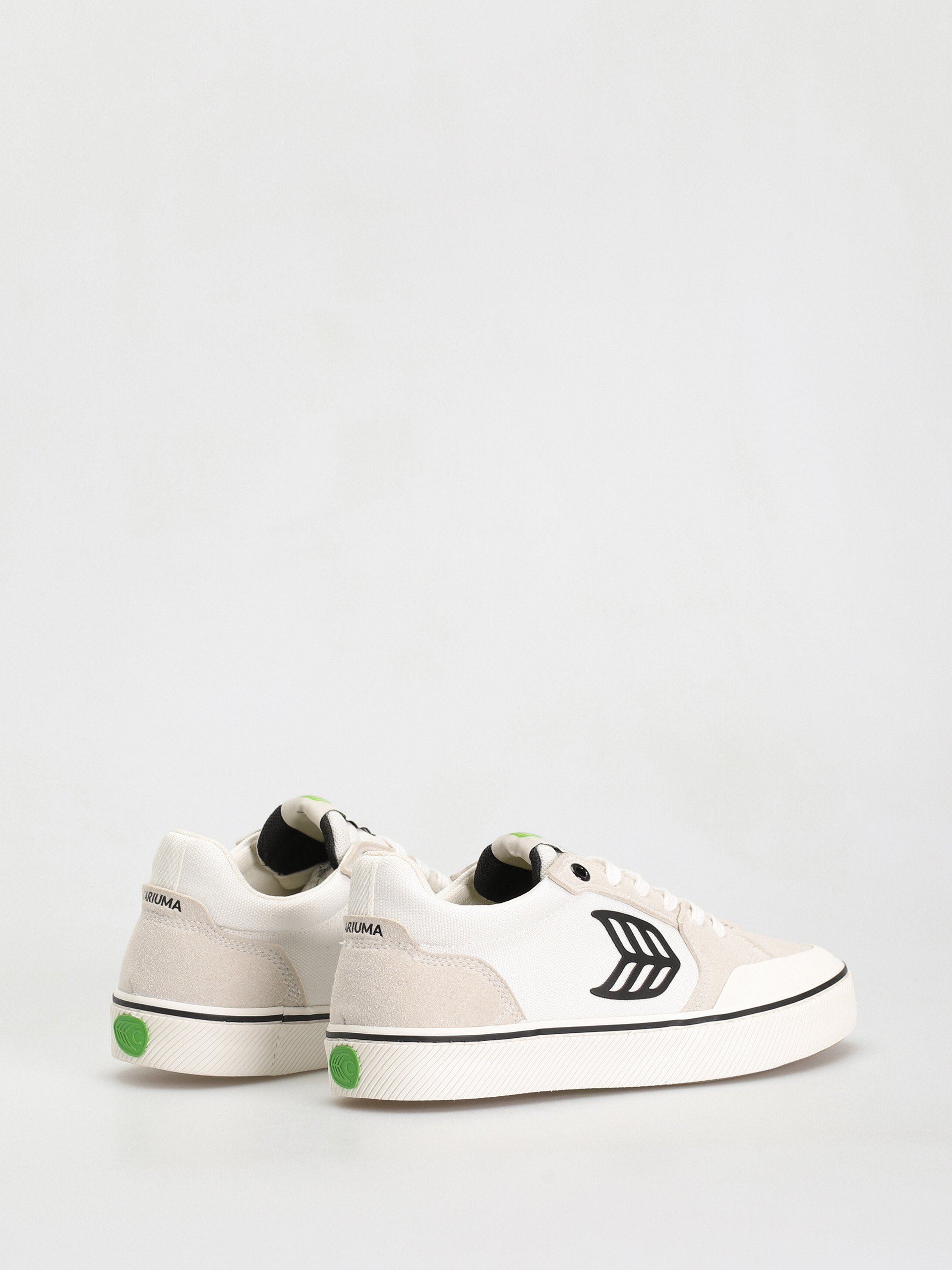 Cariuma Vallely Shoes (off white vintage/black)