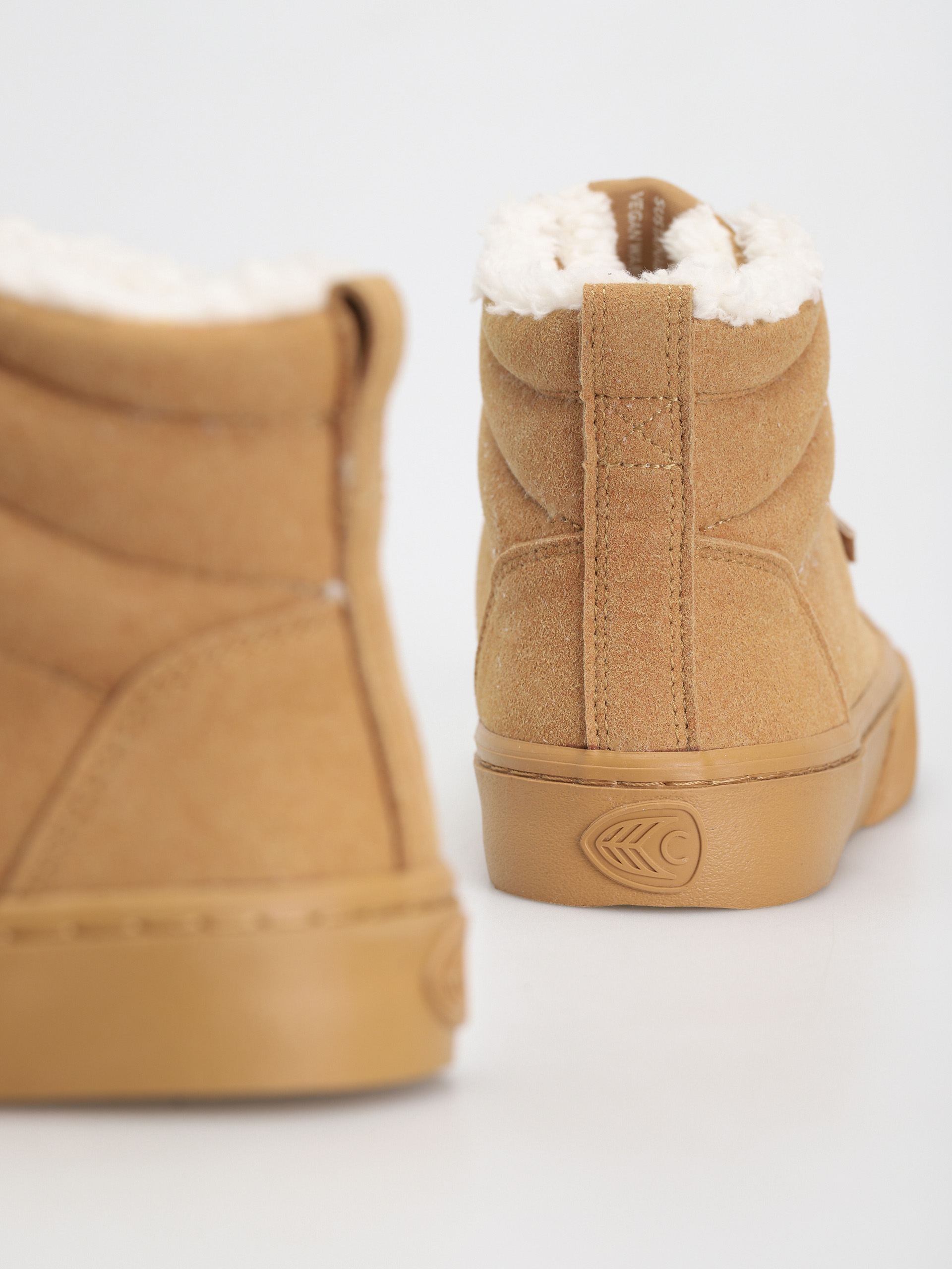 Cariuma Oca High Shoes (all camel)