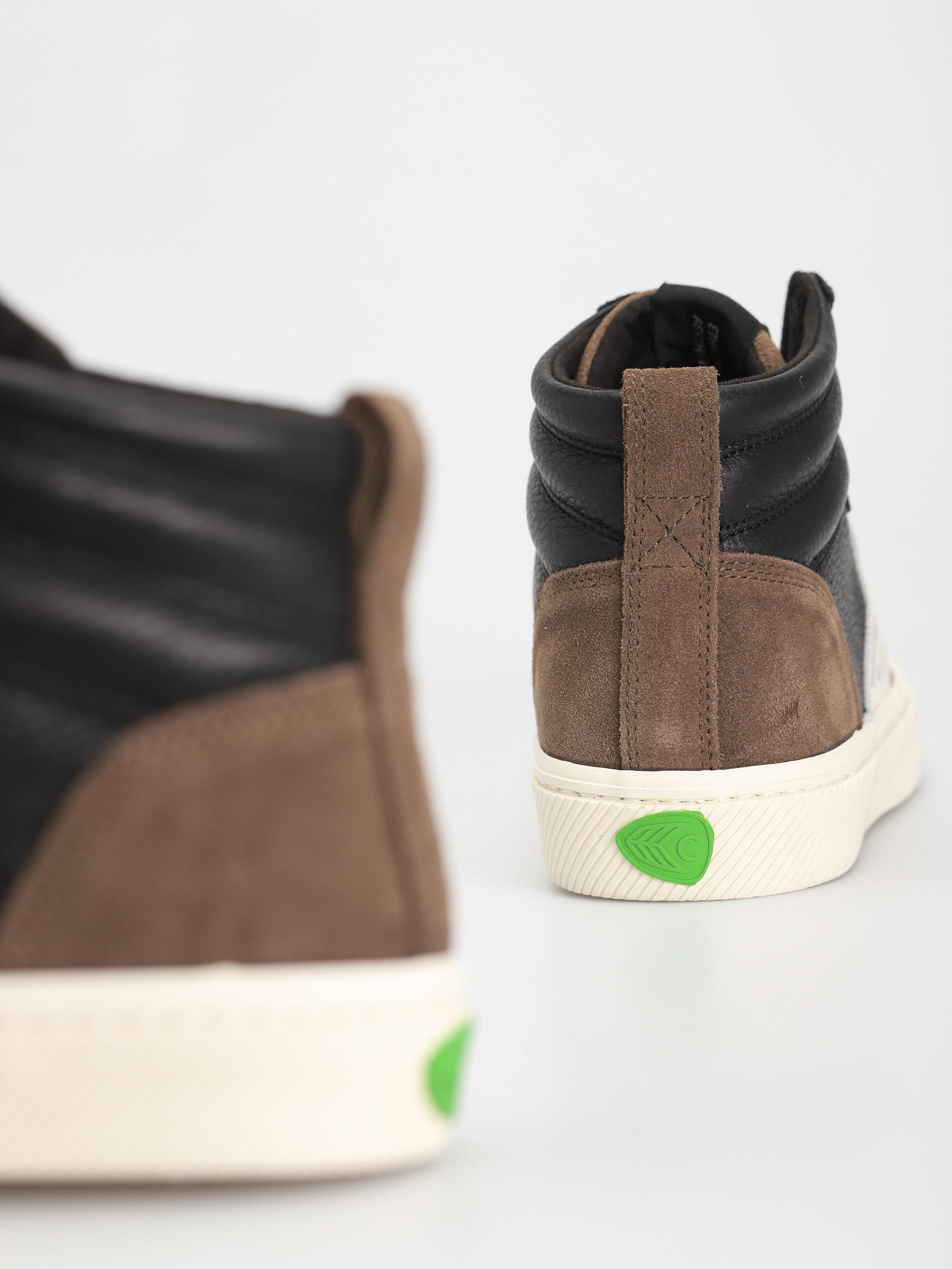 Cariuma Catiba High Pro Shoes (khaki)