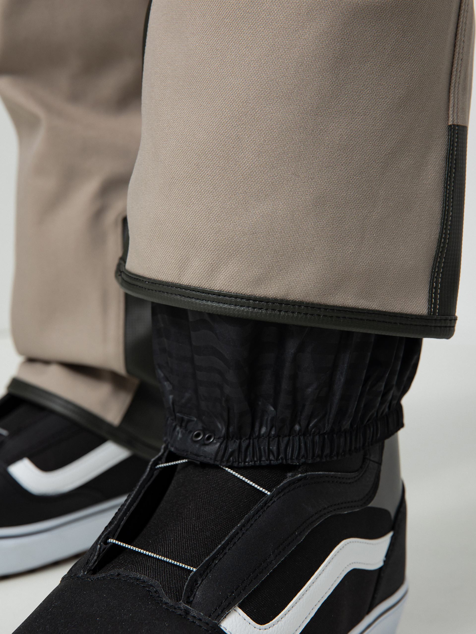 Mens Volcom New Articulated Snowboard pants (dark khaki)