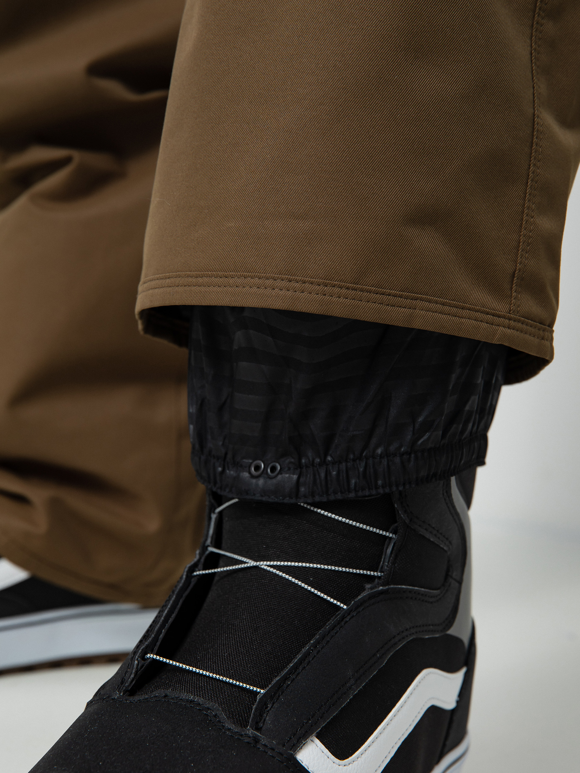 Mens Volcom 5 Pocket Snowboard pants (dark teak)