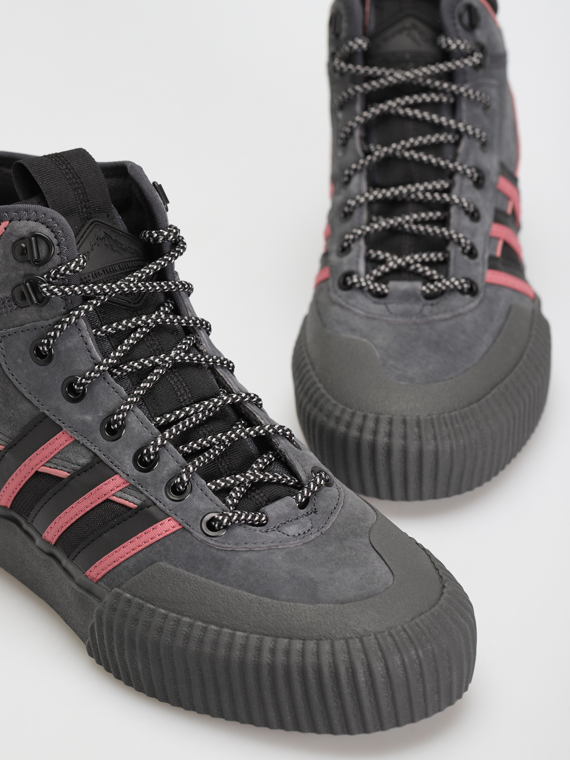 adidas Originals Akando Atr Shoes (cblack/wonred/carbon)