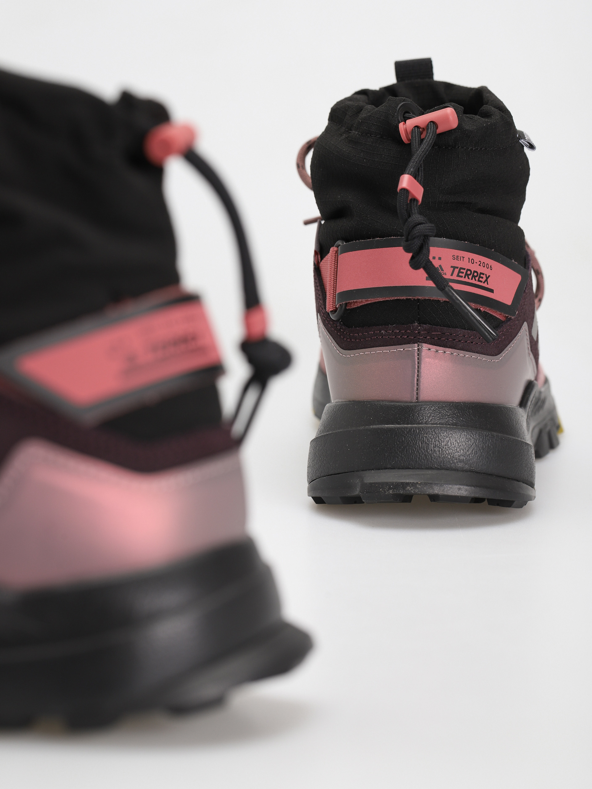 adidas Originals Terrex Hikster Mid Cold Rdy Shoes Wmn (shamar/cblack/wonoxi)