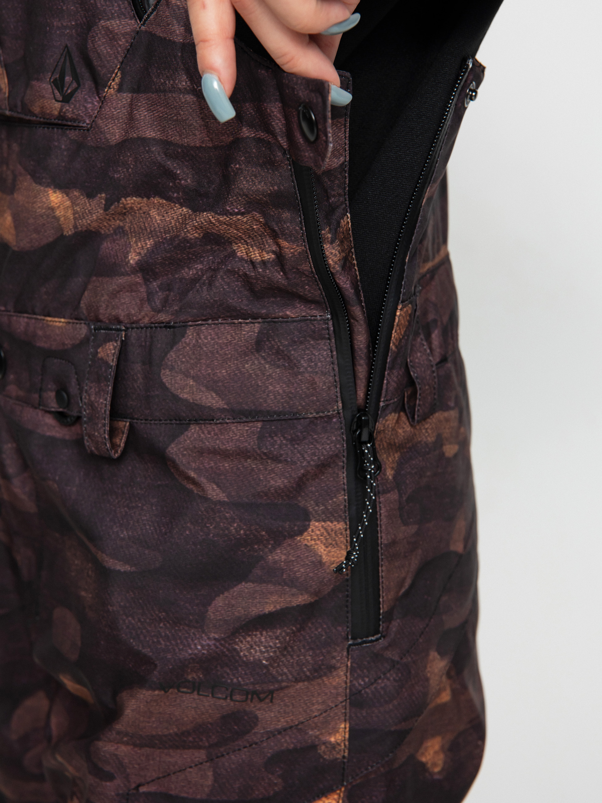 Womens Volcom Elm Stretch Gore Bib Overall Snowboard pants (dusk camo)
