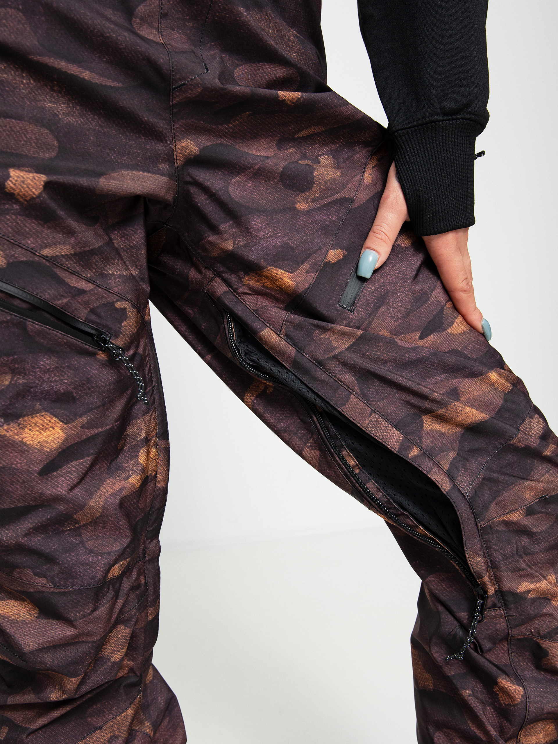 Womens Volcom Elm Stretch Gore Bib Overall Snowboard pants (dusk camo)