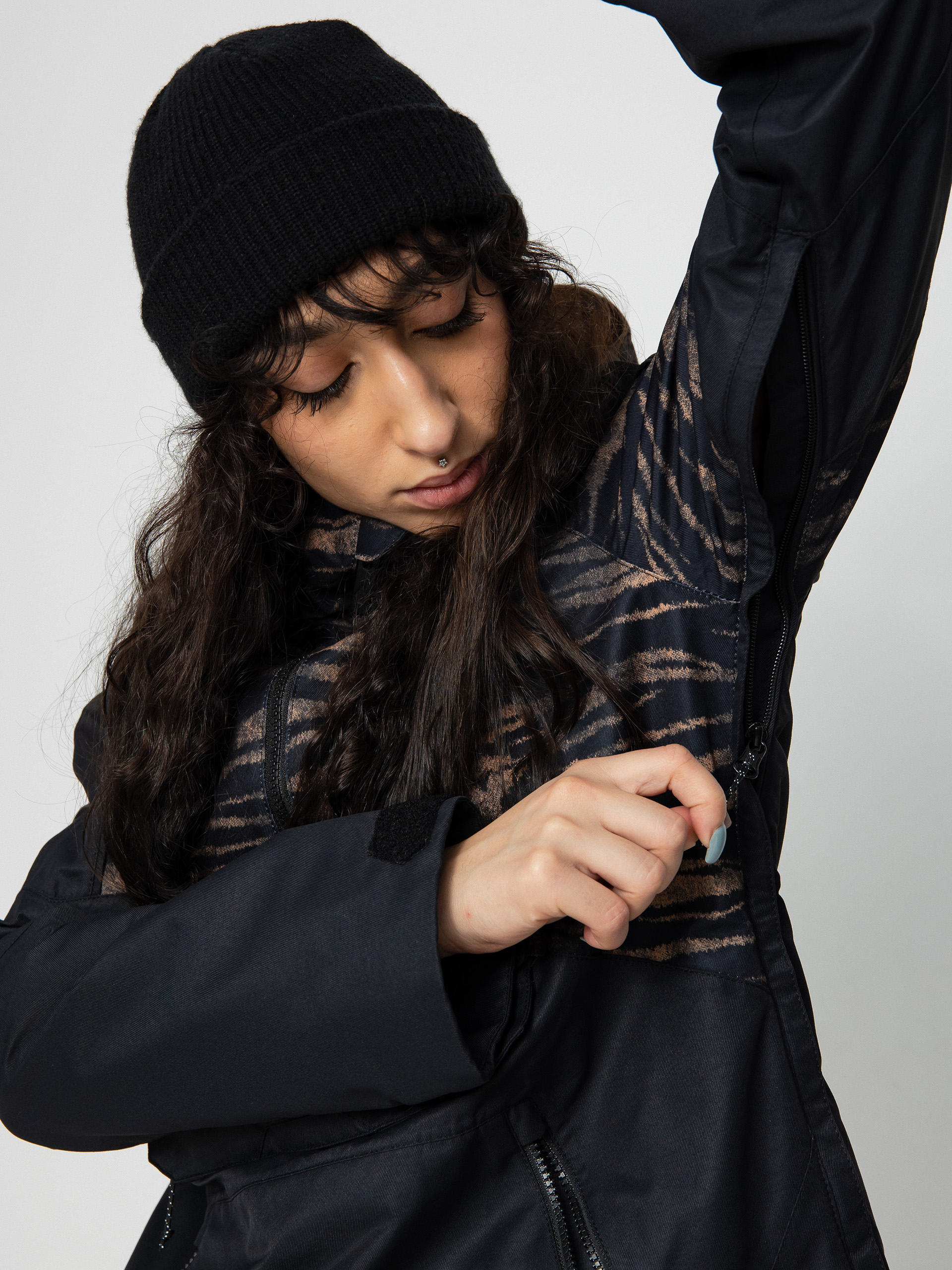 Volcom Mirror Pullover Snowboard jacket Wmn - black (tiger print)