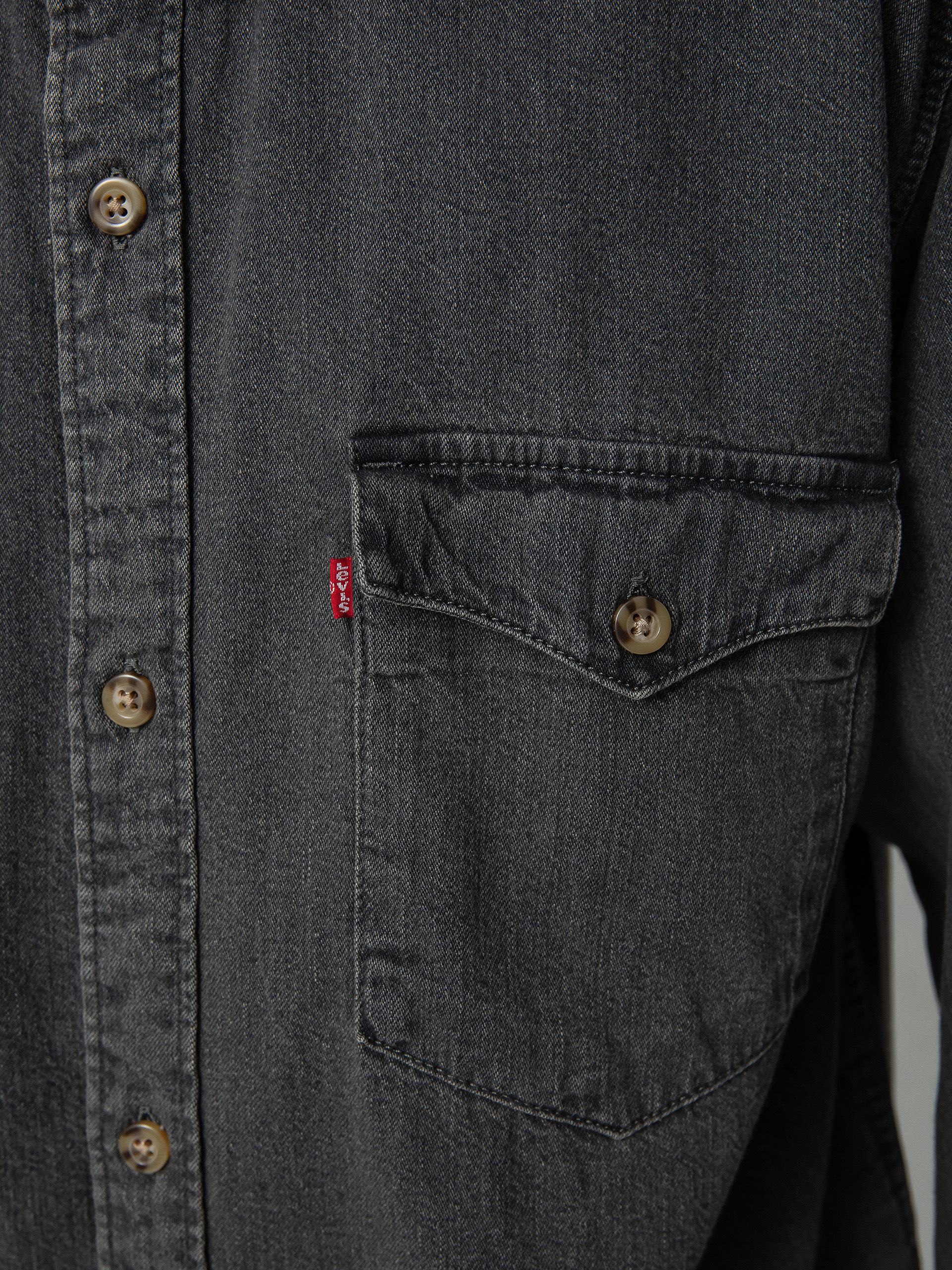 Levi's® Relaxed Fit Western Shirt (black worn)