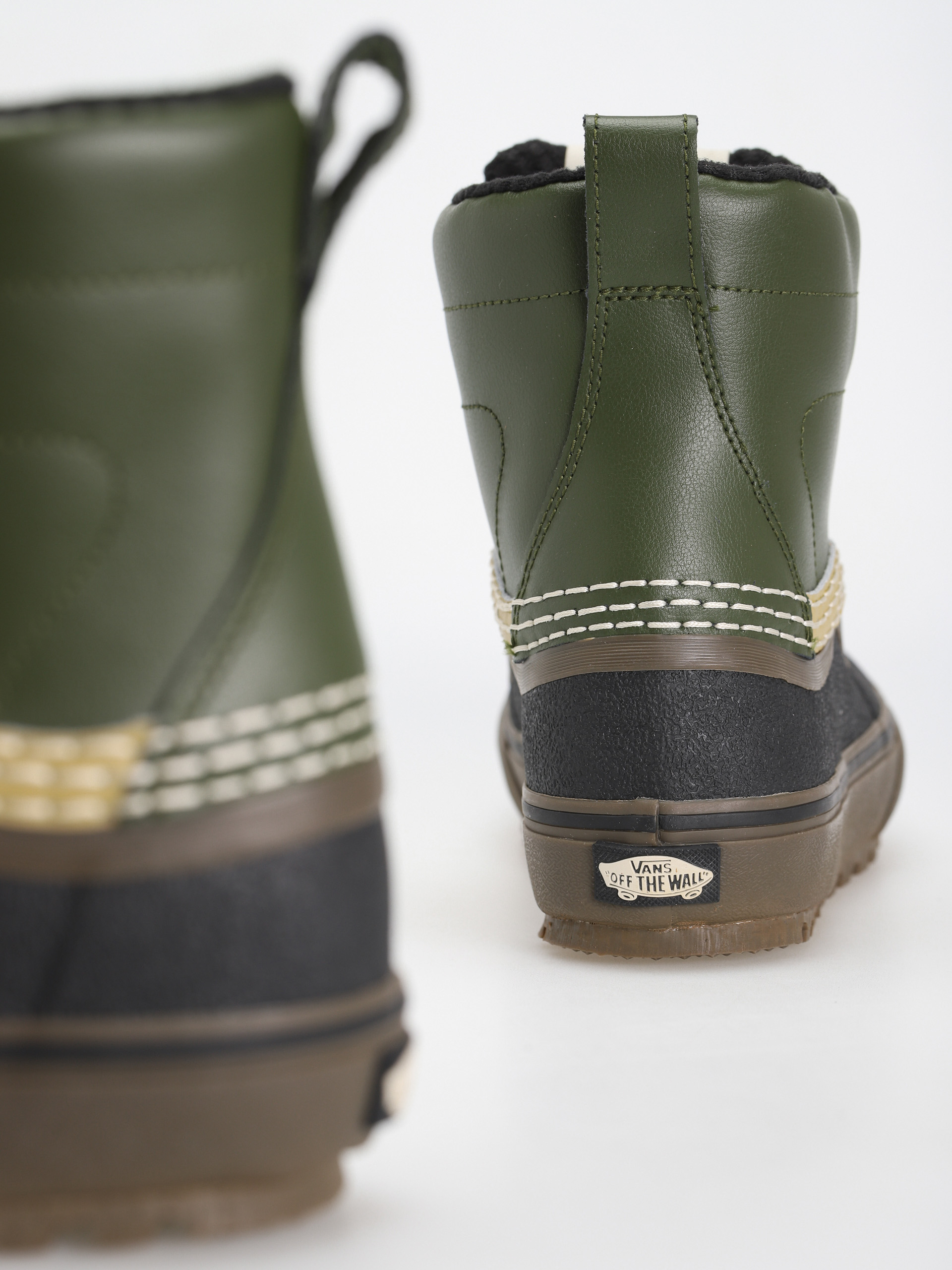 Vans Standard Mid Snow Mte Shoes (green/gum)