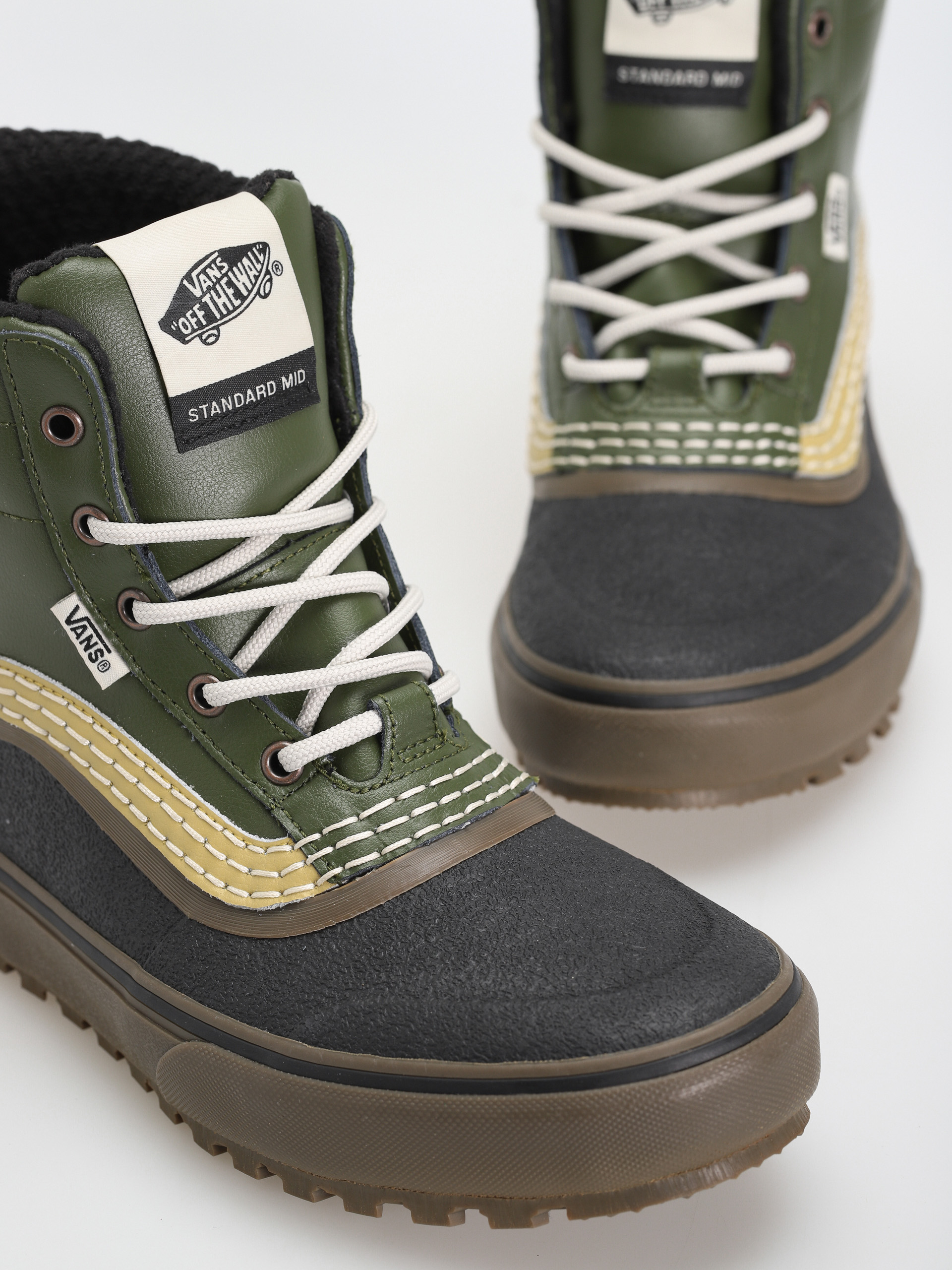 Vans Standard Mid Snow Mte Shoes (green/gum)