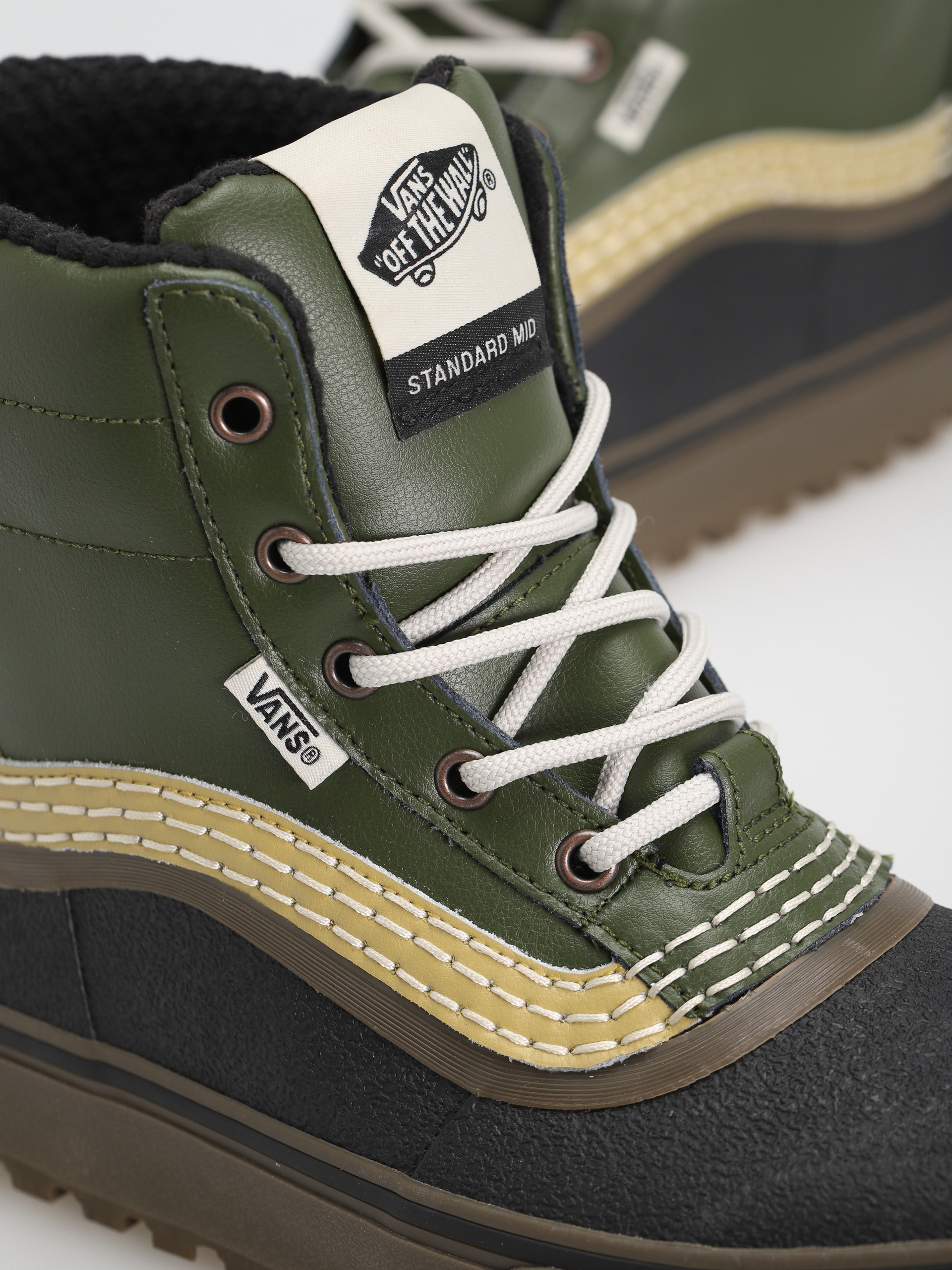 Vans Standard Mid Snow Mte Shoes (green/gum)