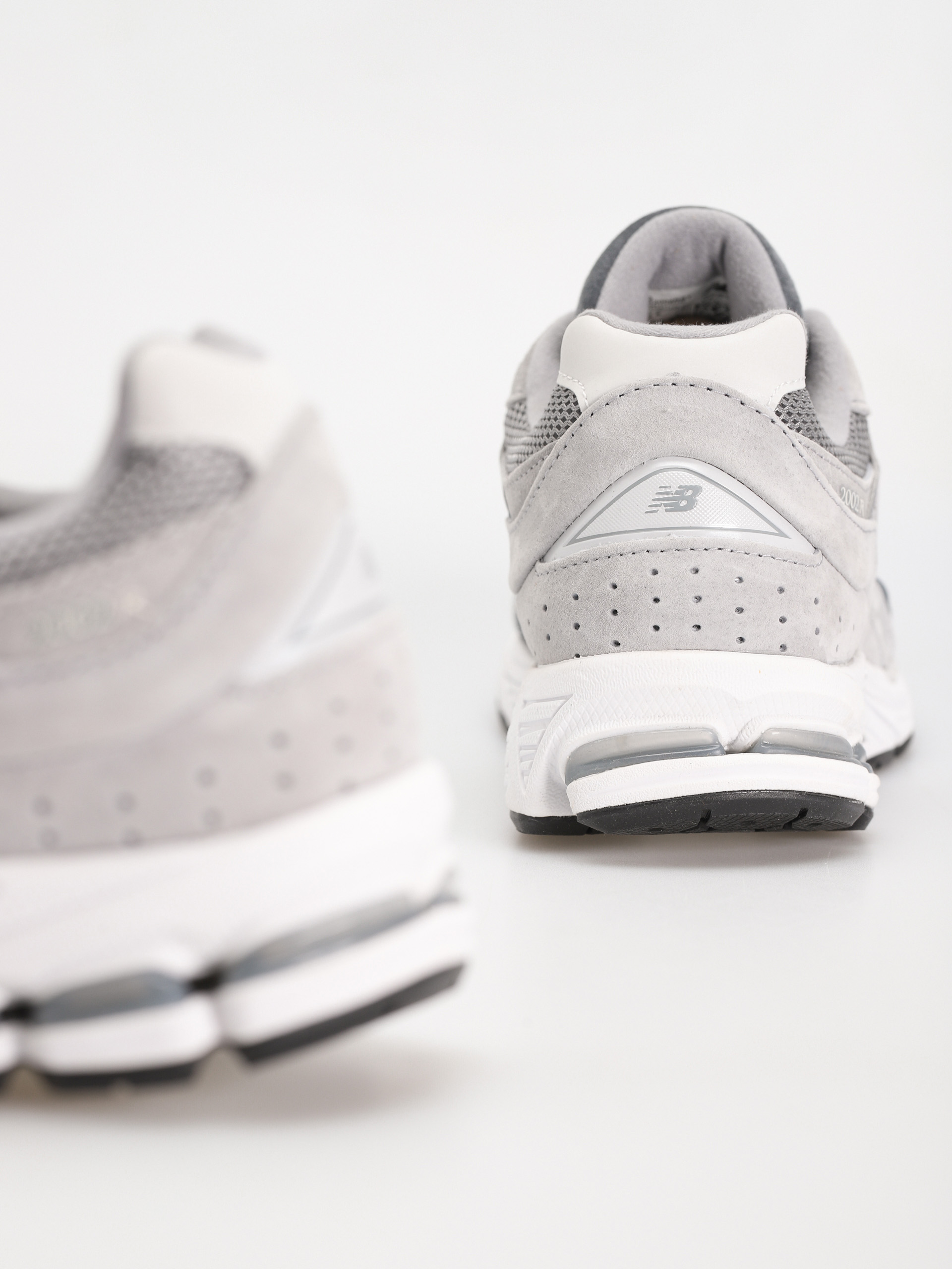 New Balance 2002 Shoes (grey)