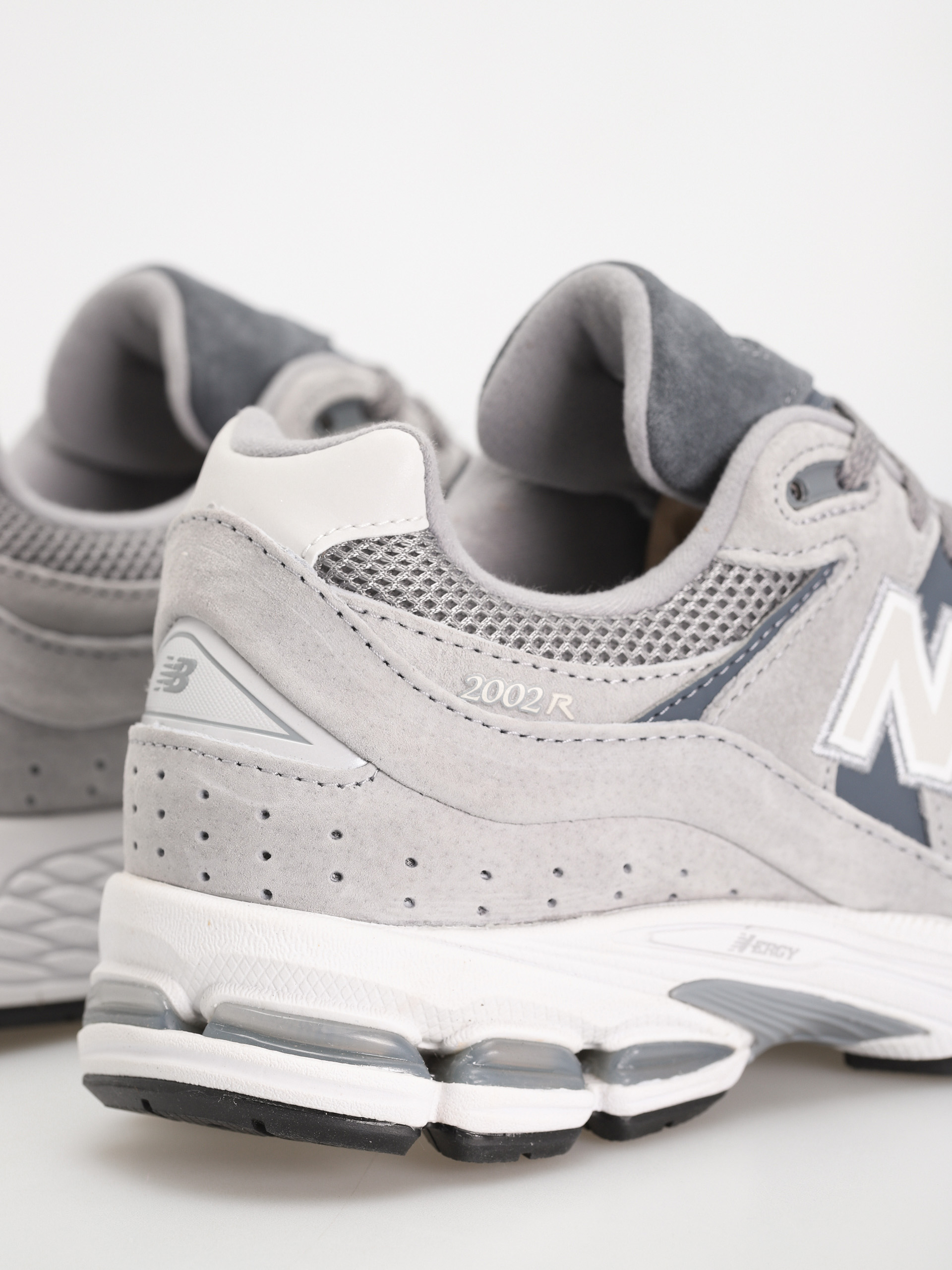 New Balance 2002 Shoes (grey)