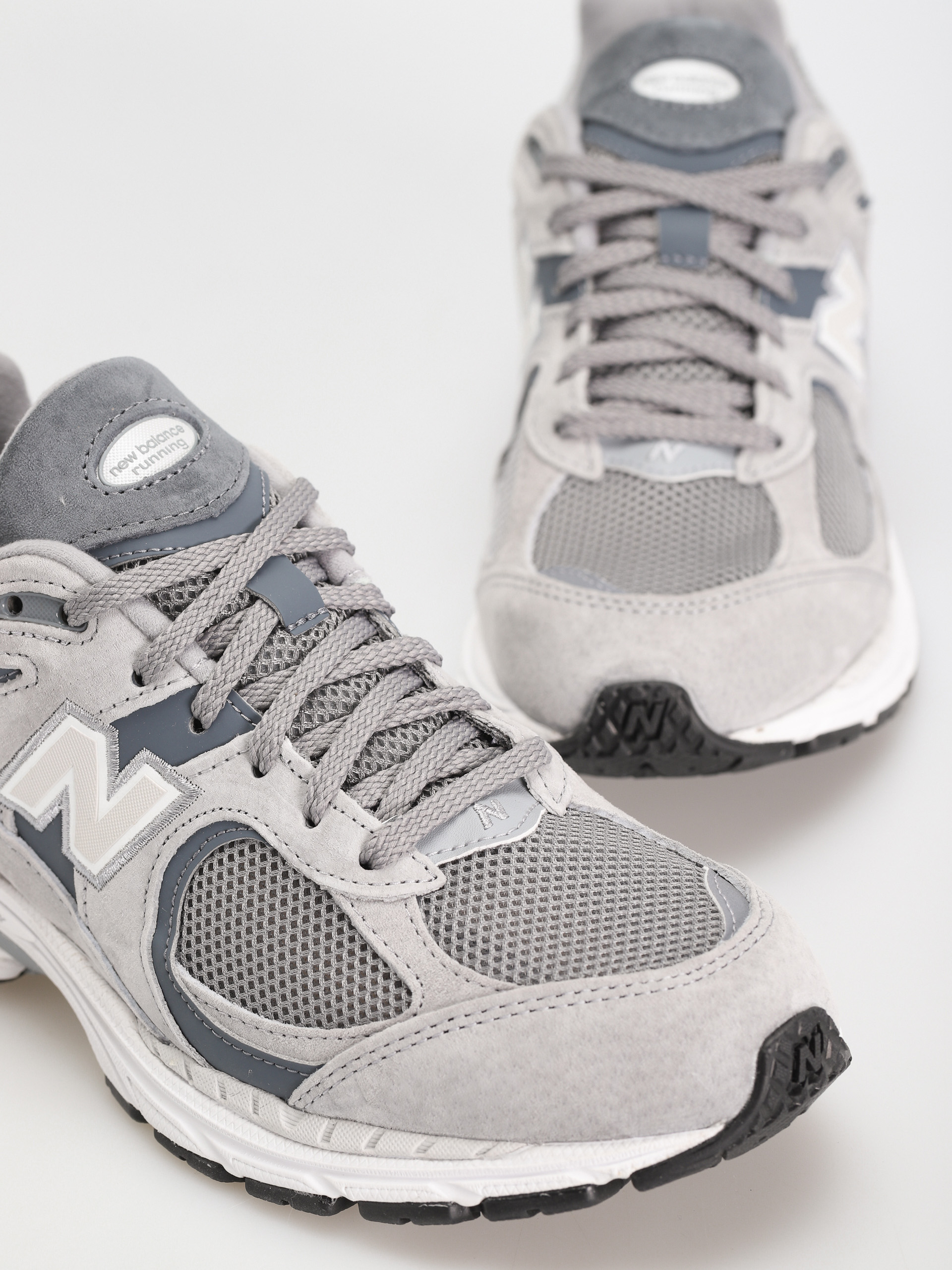 New Balance 2002 Shoes (grey)