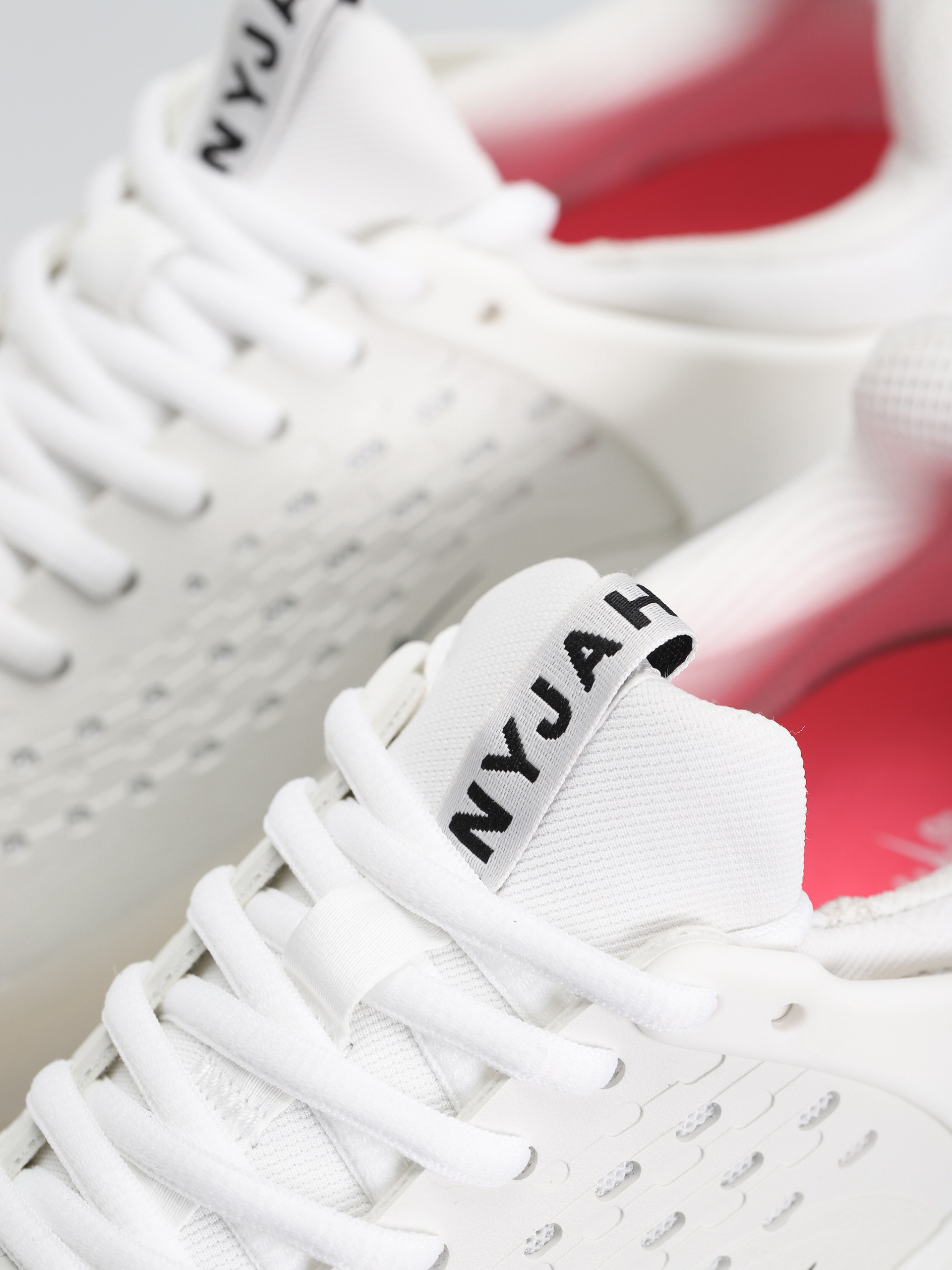 Nike SB Zoom Nyjah 3 Shoes (white/black summit white hyper pink)