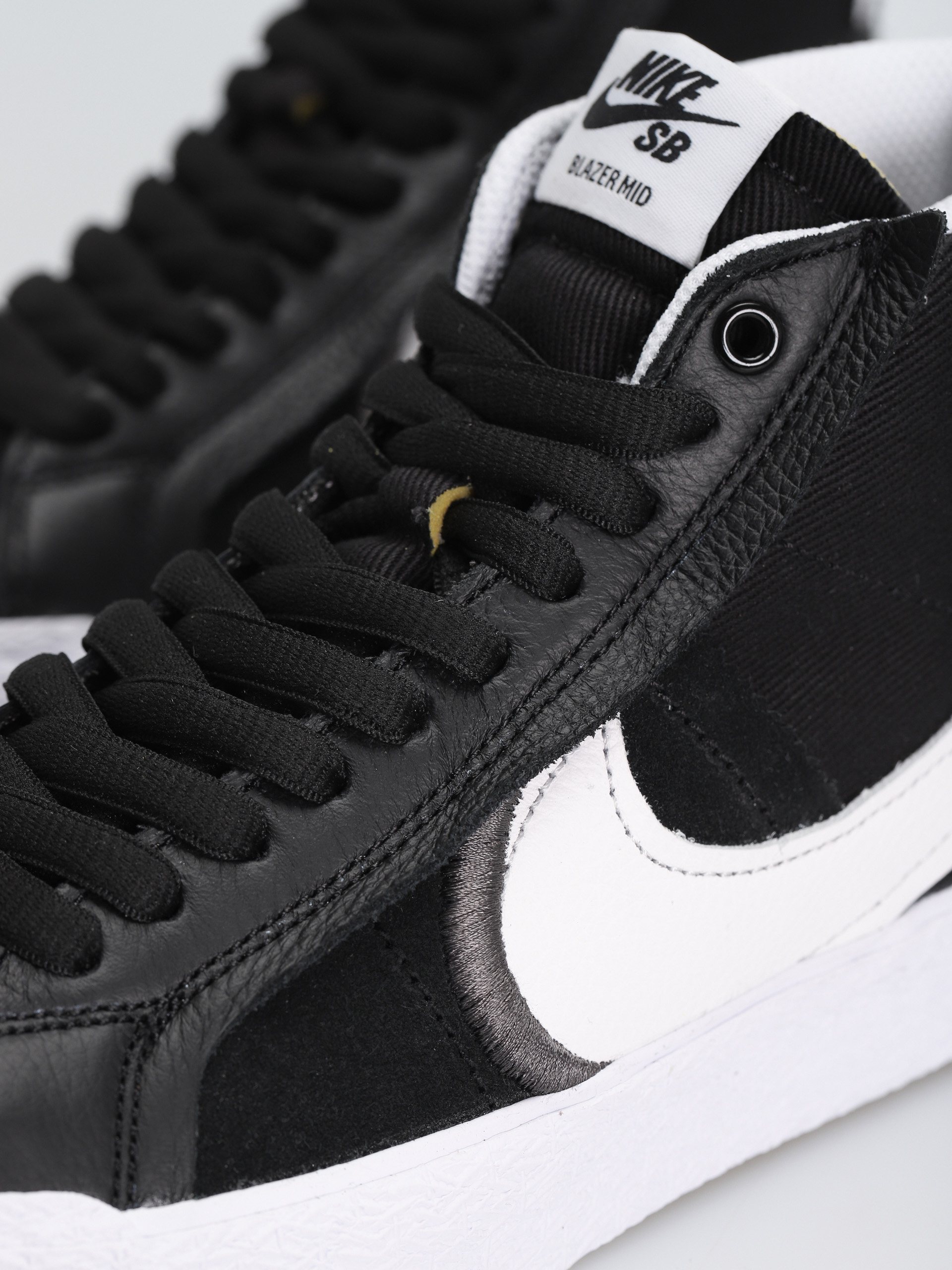 Nike SB Zoom Blazer Mid Prm Plus Shoes (black/white)