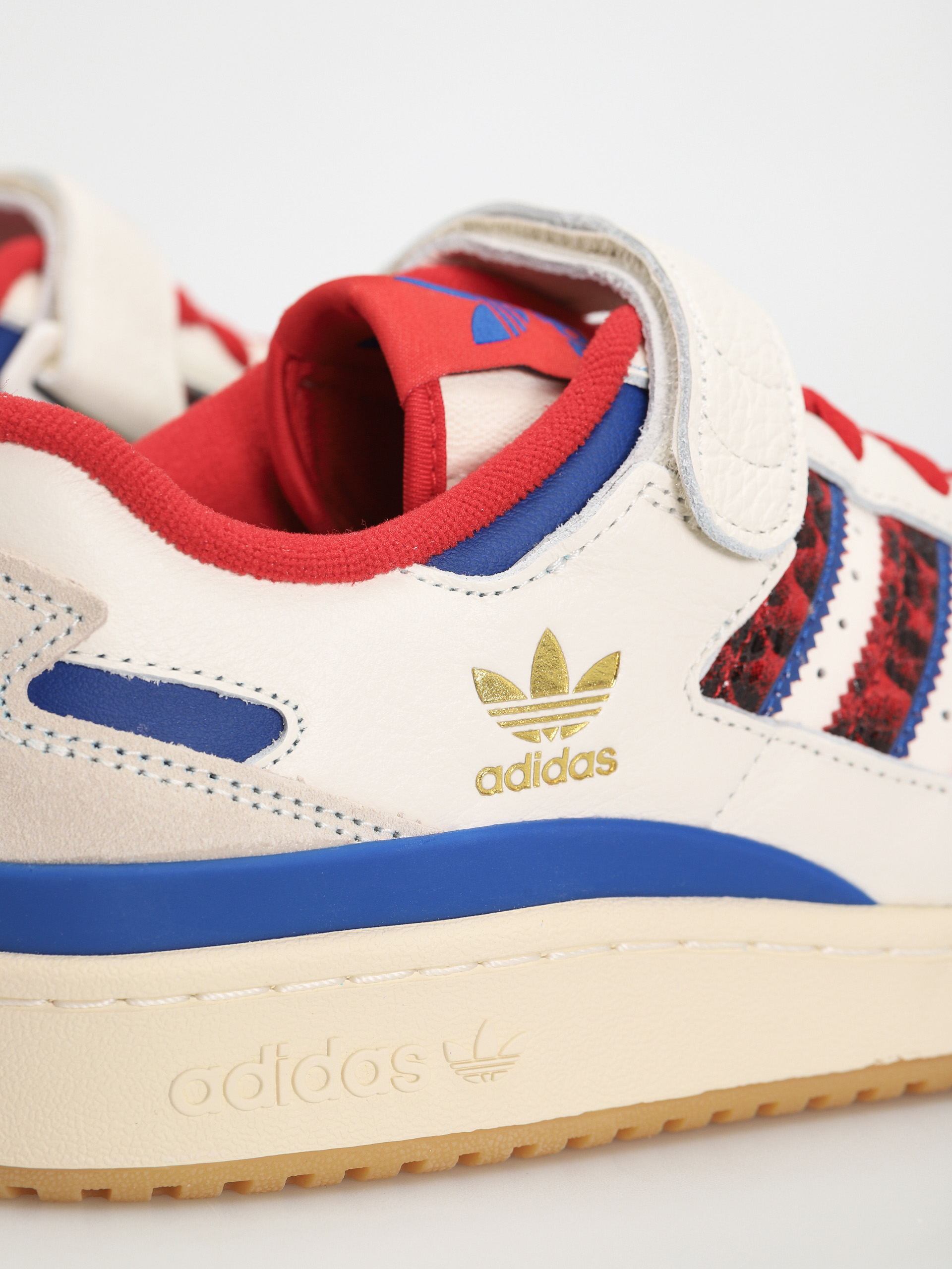 adidas Originals Forum 84 Low Shoes (owhite/scarle/croyal)