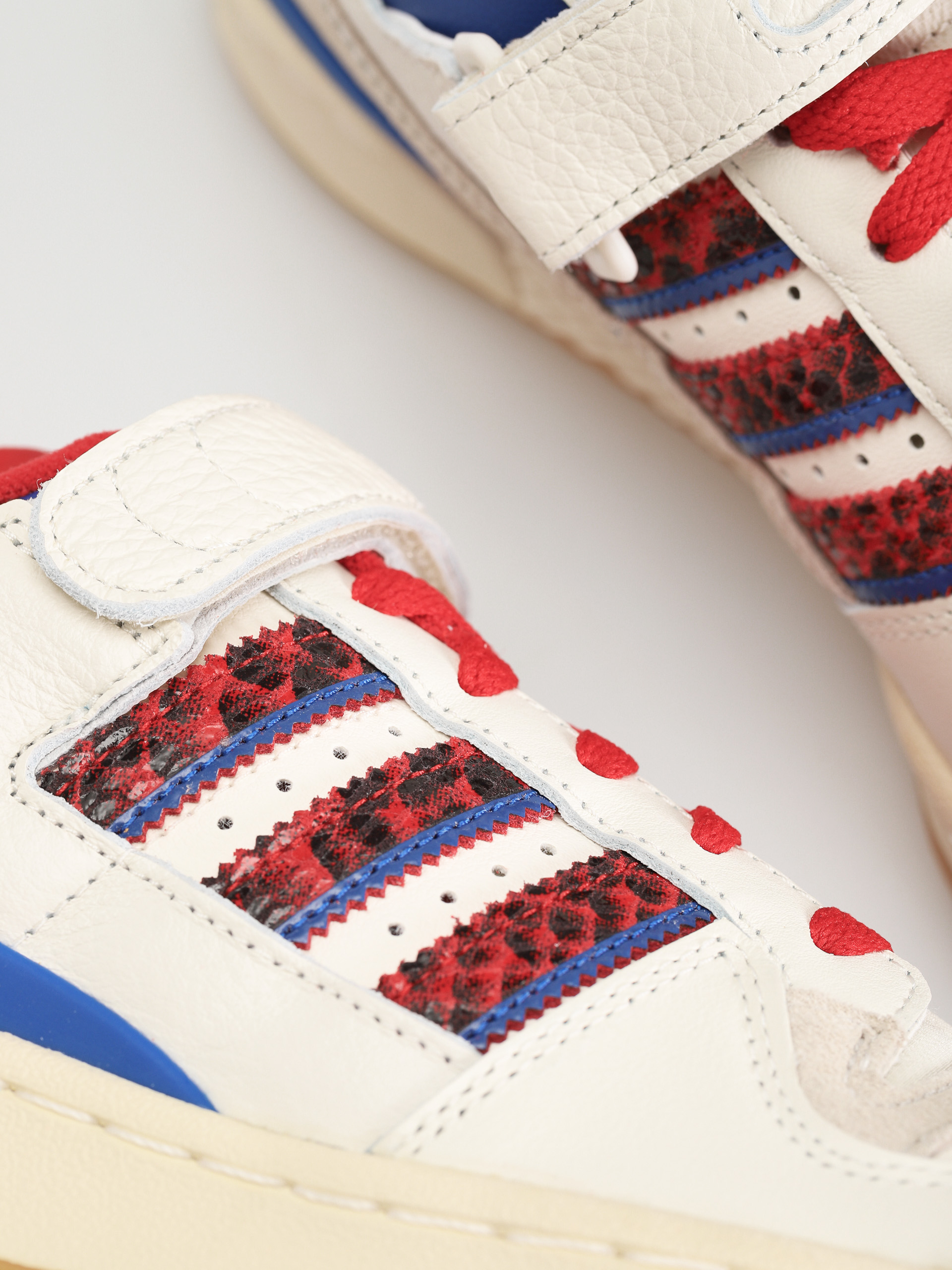 adidas Originals Forum 84 Low Shoes (owhite/scarle/croyal)