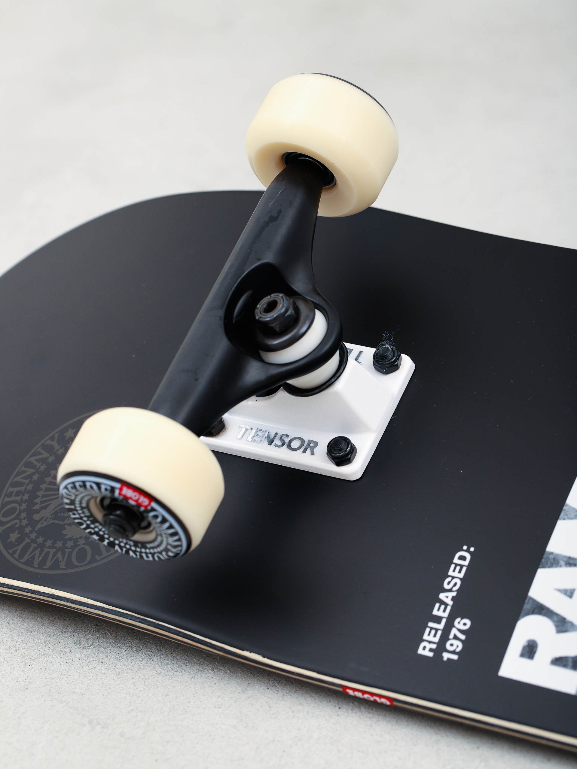 Globe G2 Ramones Skateboard (ramones)